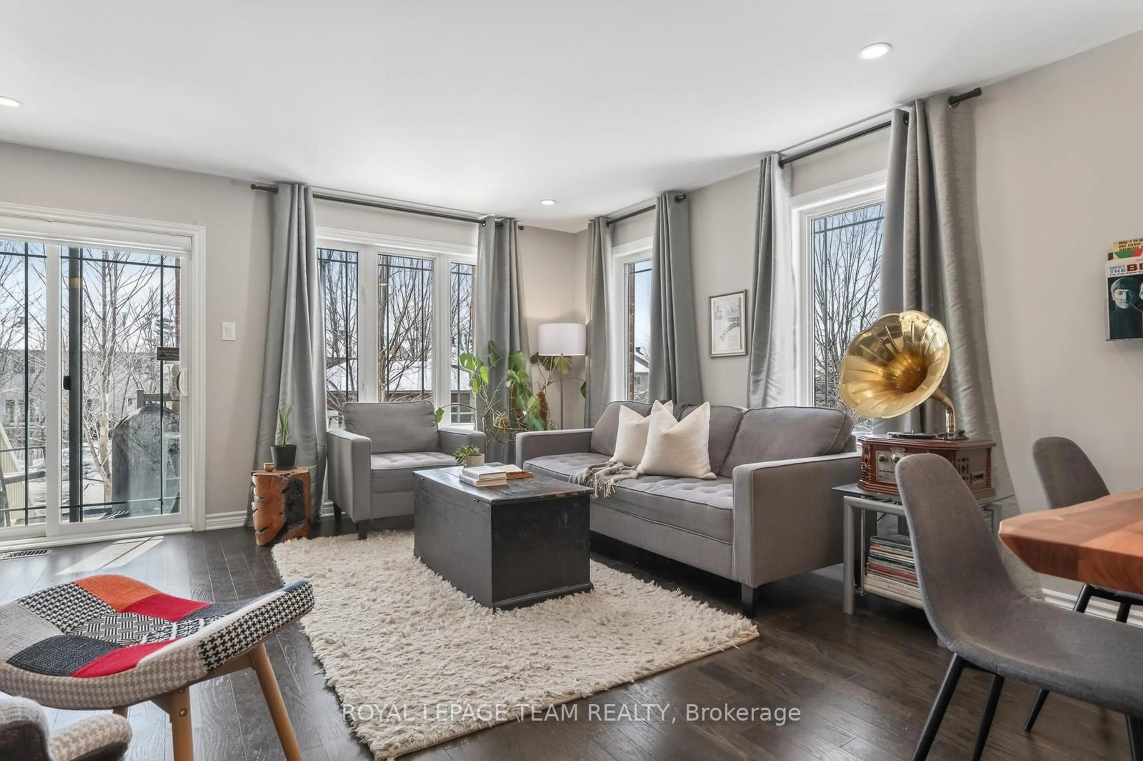 Living room with furniture, unknown for 602 Danaca Private, Ottawa Ontario K1K 2V7