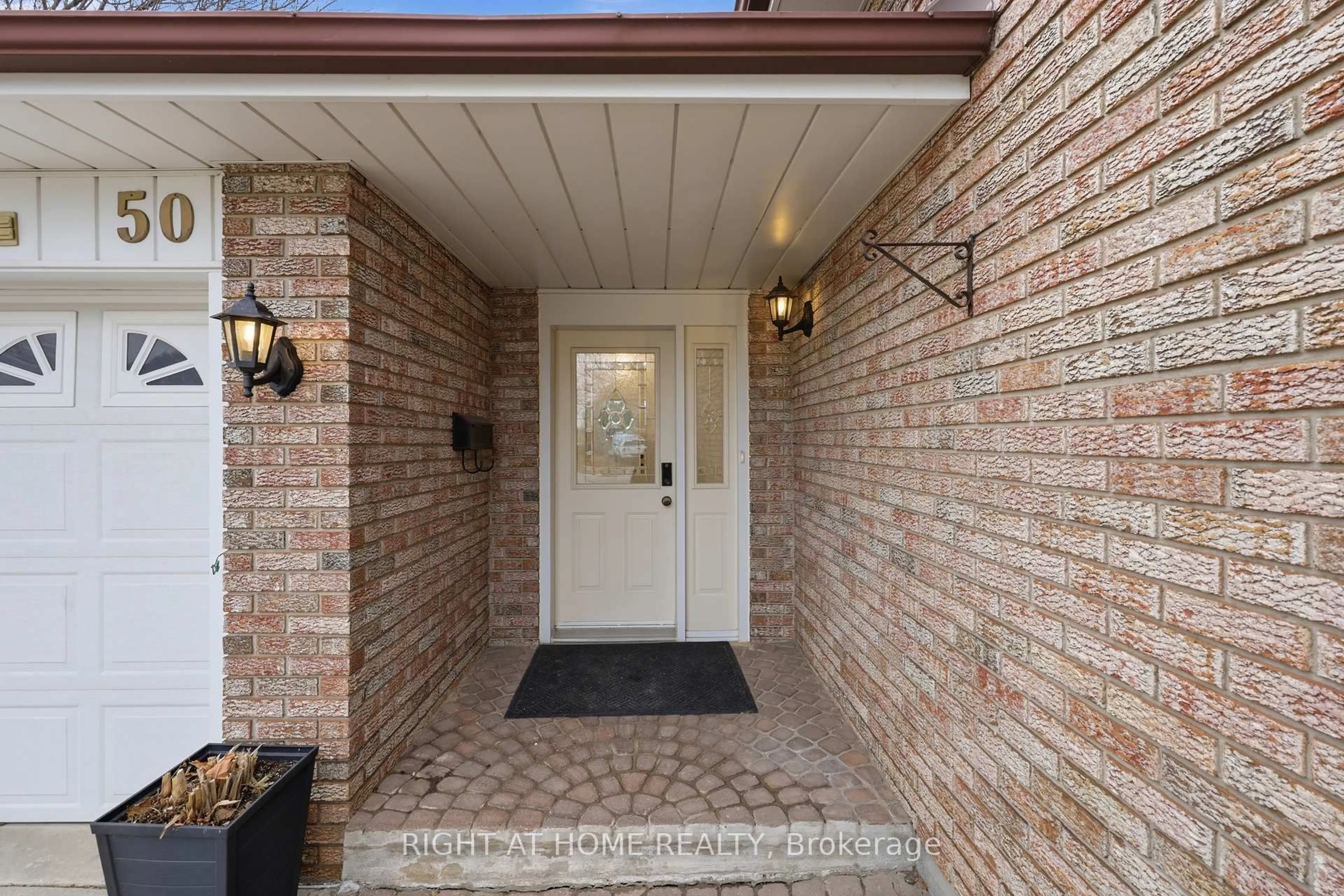 Indoor entryway for 50 Boulding Ave, Hamilton Ontario L0R 2H3
