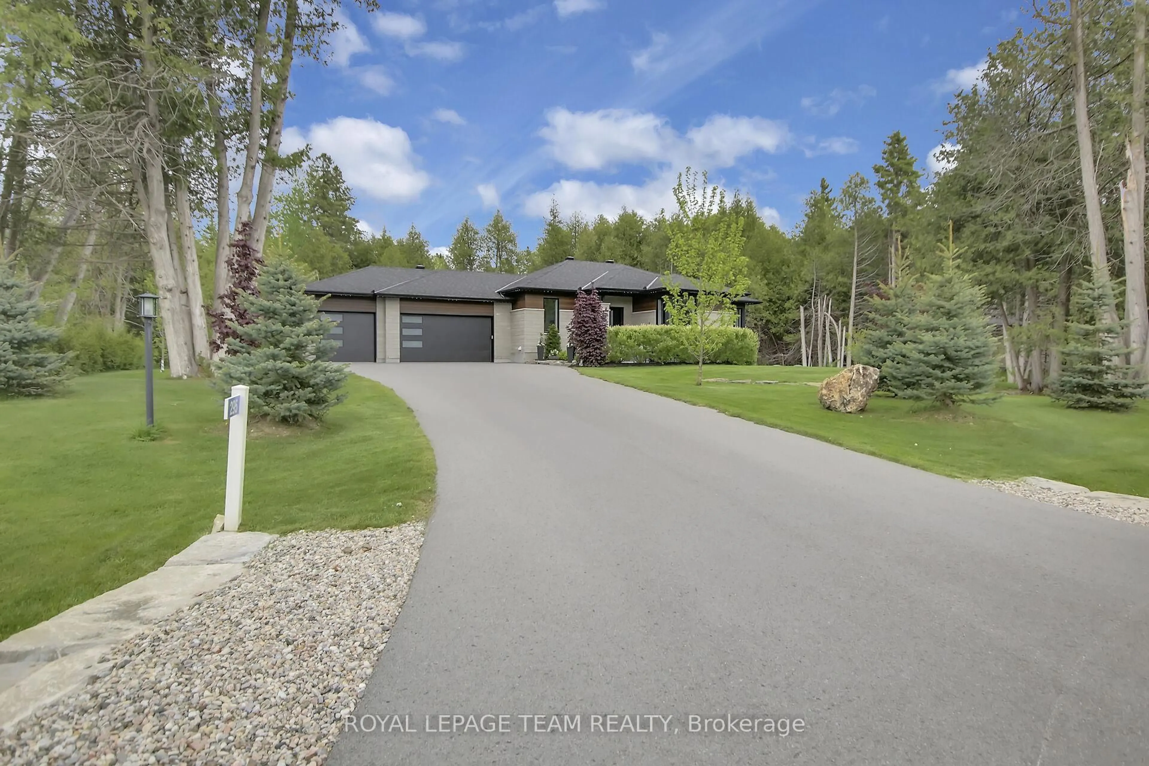 A pic from outside/outdoor area/front of a property/back of a property/a pic from drone, street for 295 Ridgemont Dr, Ashton Ontario K0A 1B0