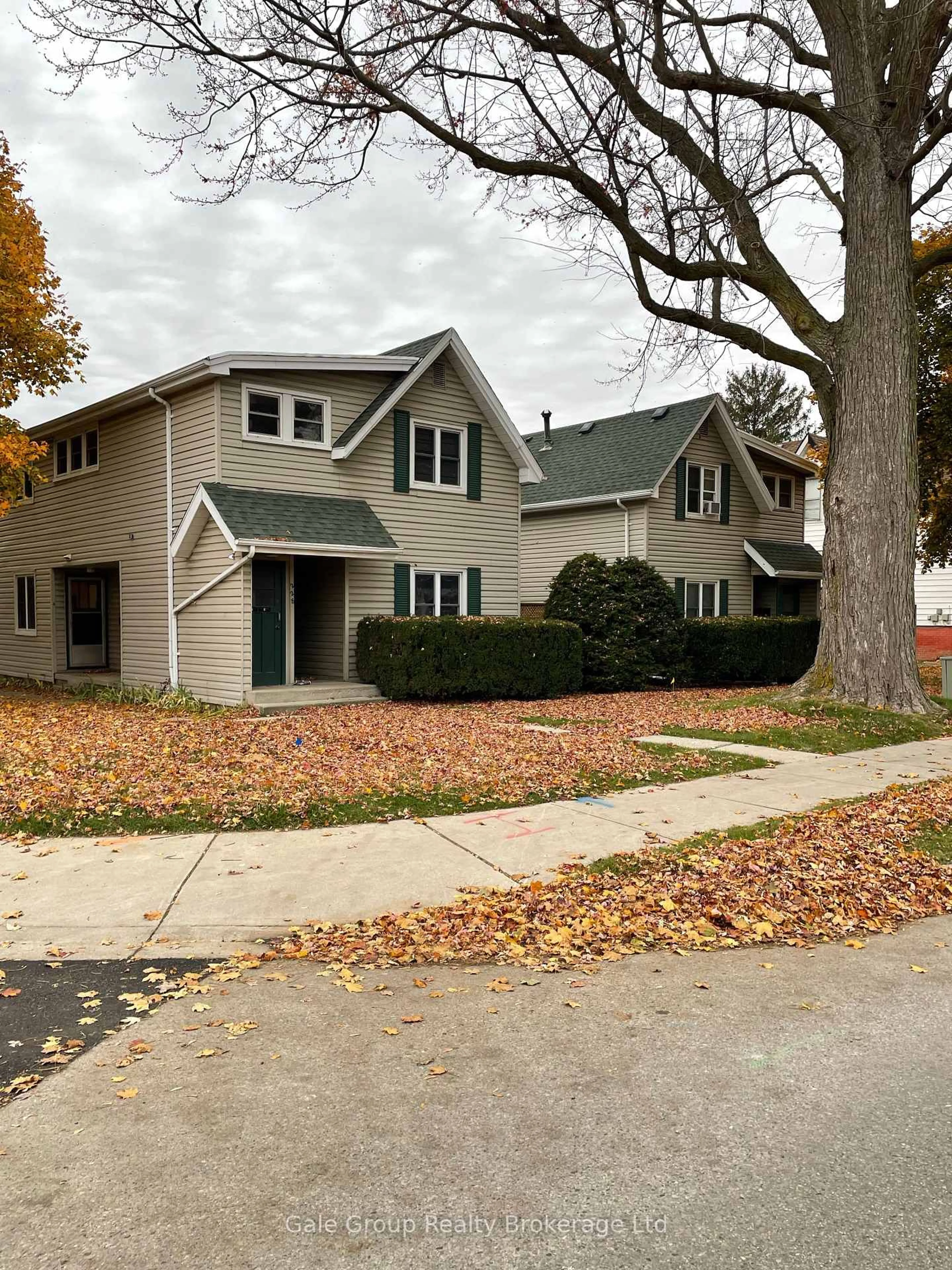 Home with vinyl exterior material, street for 228 Lacroix St, Chatham-Kent Ontario N7M 2V4