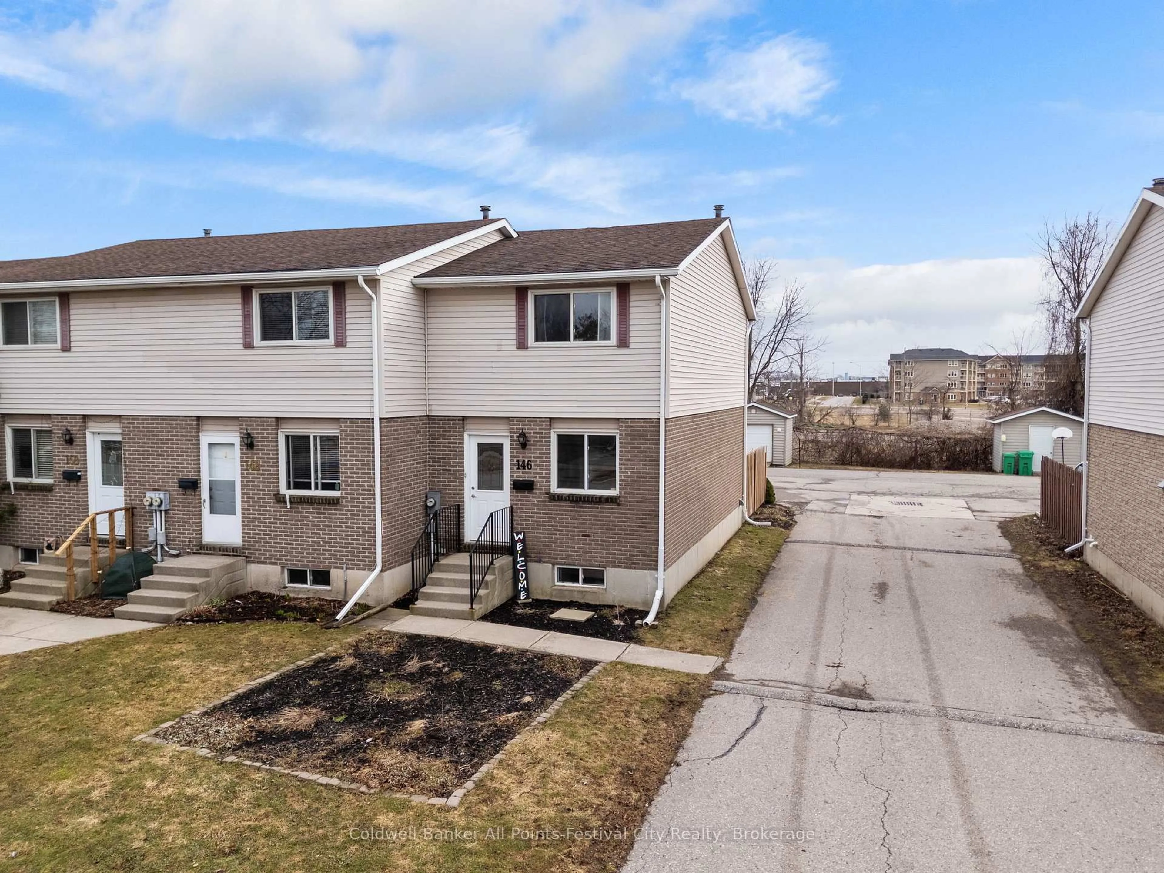 A pic from outside/outdoor area/front of a property/back of a property/a pic from drone, street for 146 Bennett St, Goderich Ontario N7A 4H4