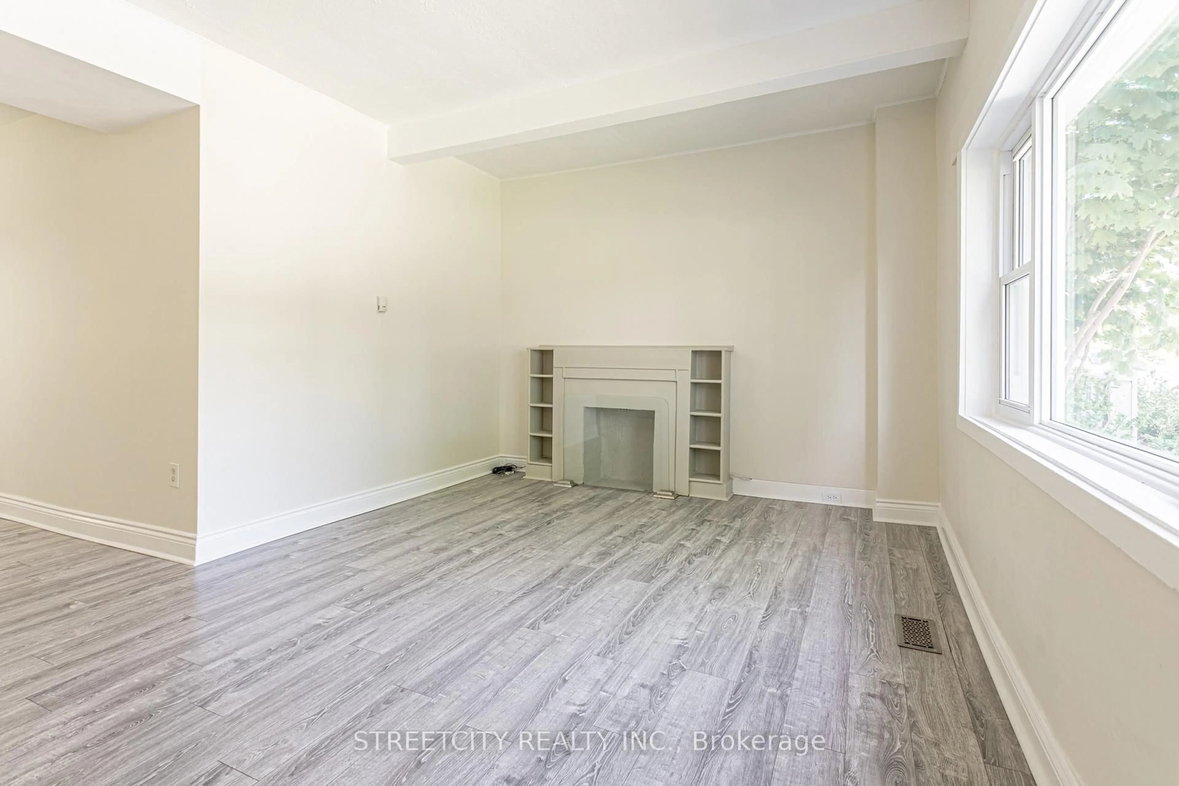 A pic of a room for 379 Central Ave, London East Ontario N6B 2E3