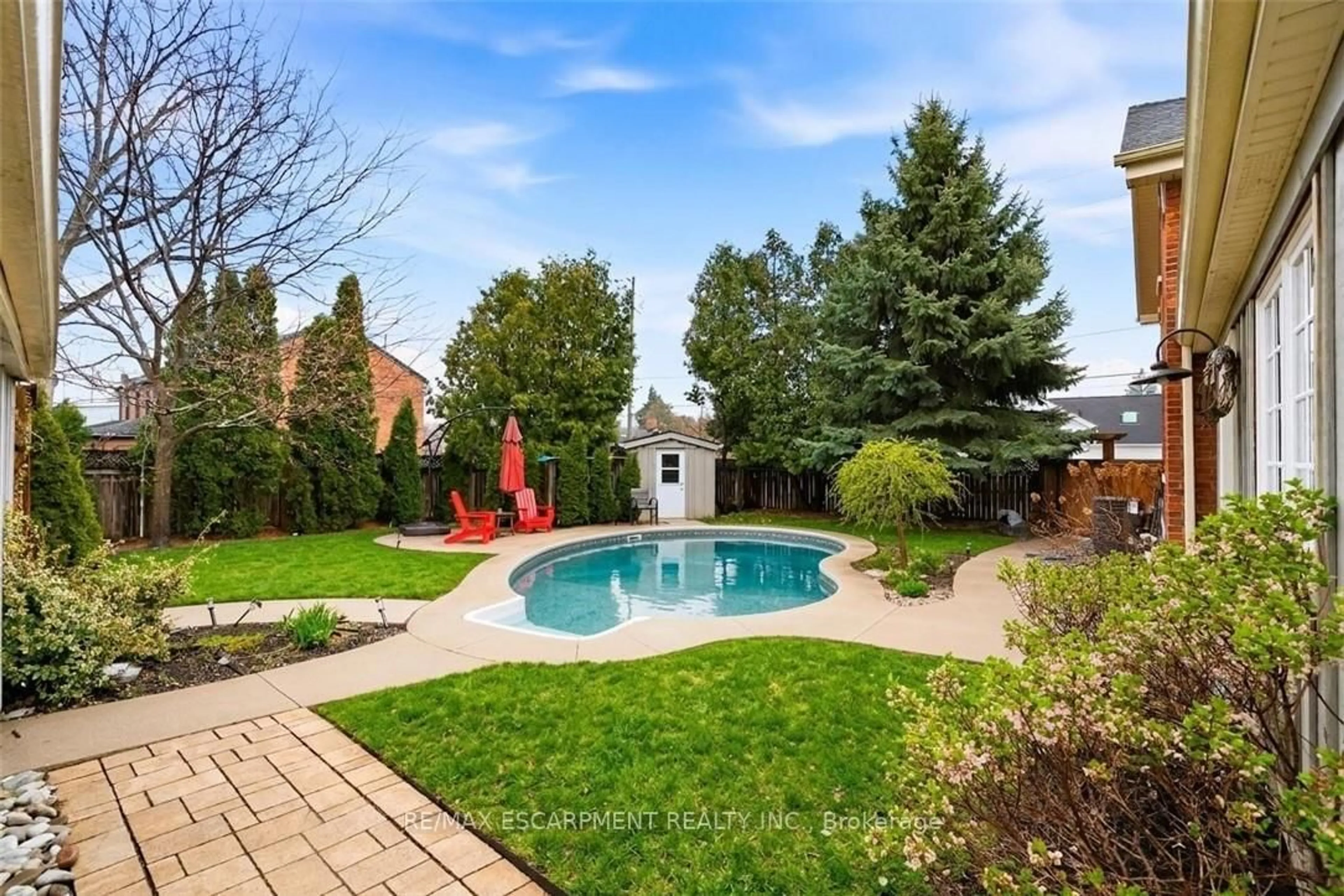 Pool for 243 HATT St, Hamilton Ontario L9H 2H1