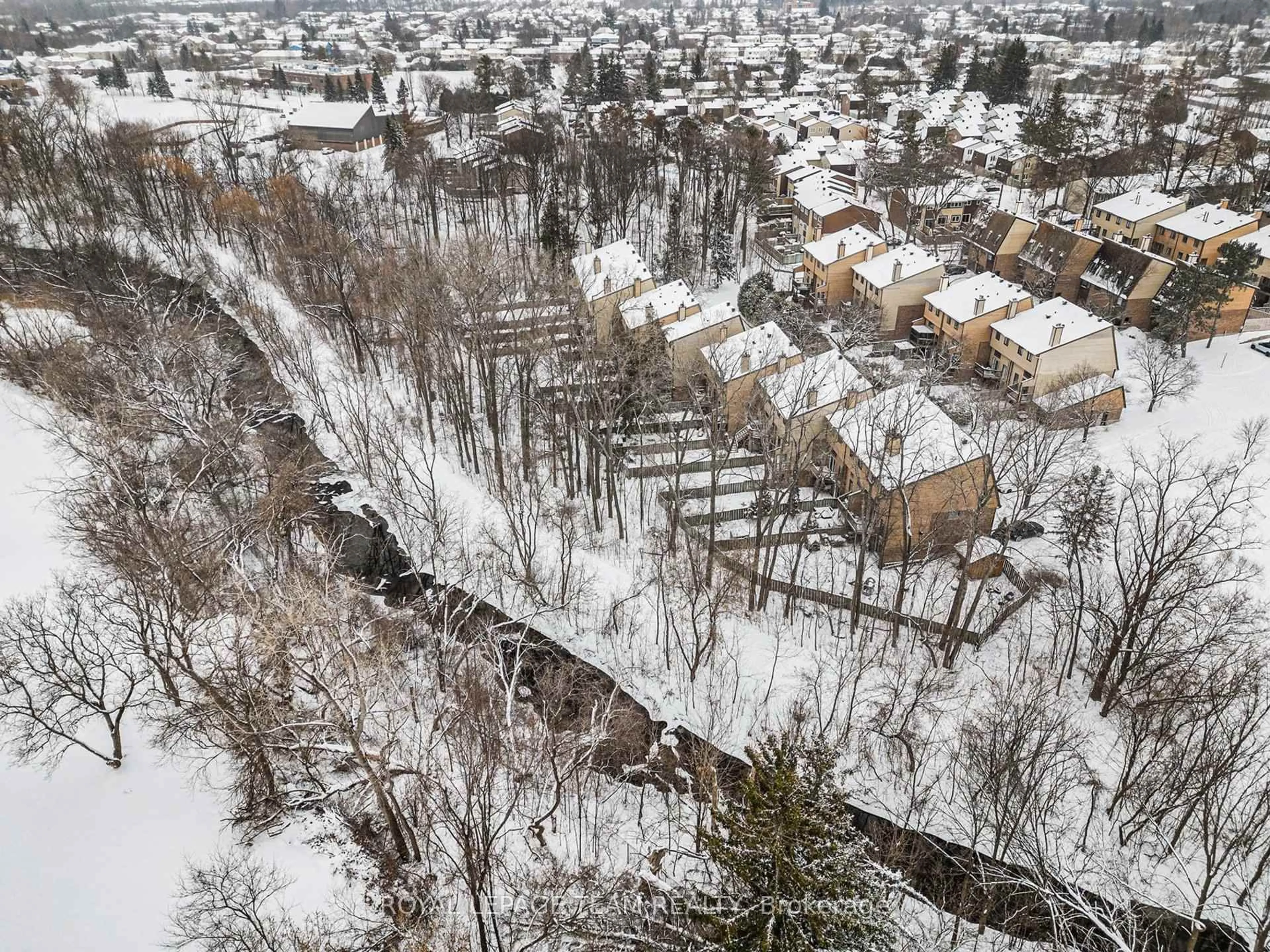 A pic from outside/outdoor area/front of a property/back of a property/a pic from drone, unknown for 1453 Waltham St, Ottawa Ontario K1T 2T4