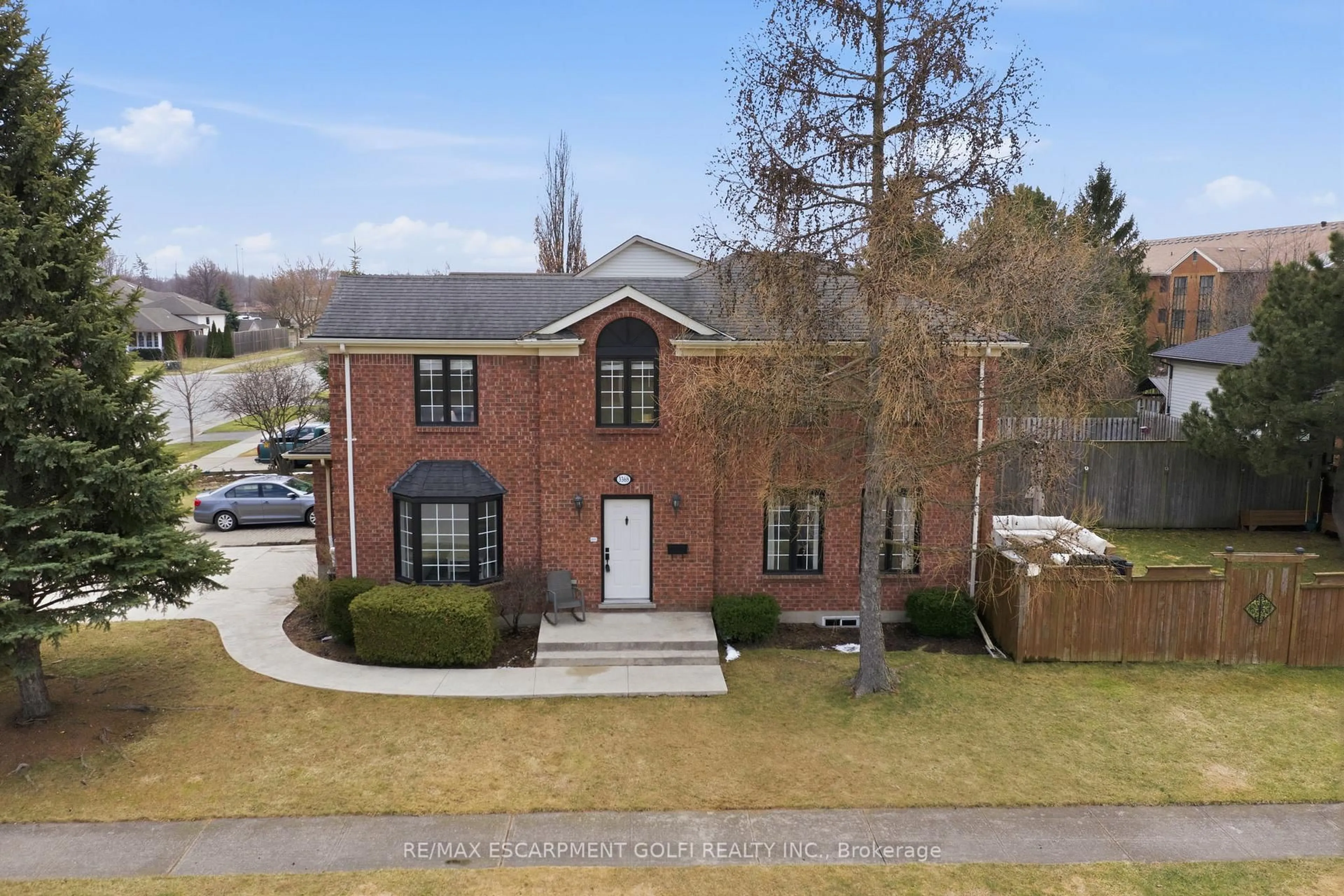 A pic from outside/outdoor area/front of a property/back of a property/a pic from drone, street for 3368 Cardinal Dr, Niagara Falls Ontario L2H 3A6