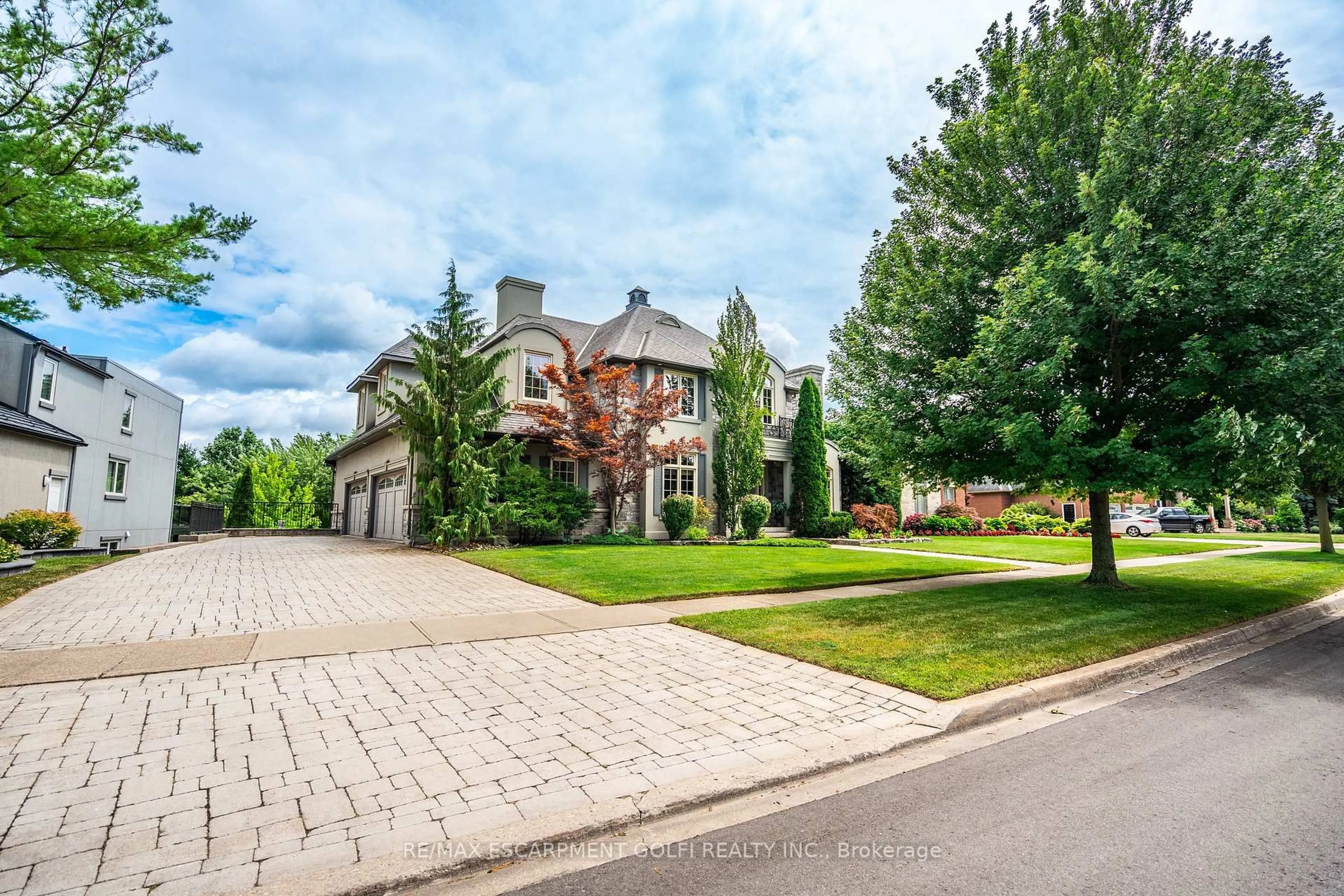 Home with brick exterior material, street for 3542 MATTHEWS Dr, Niagara Falls Ontario L2H 2Z1