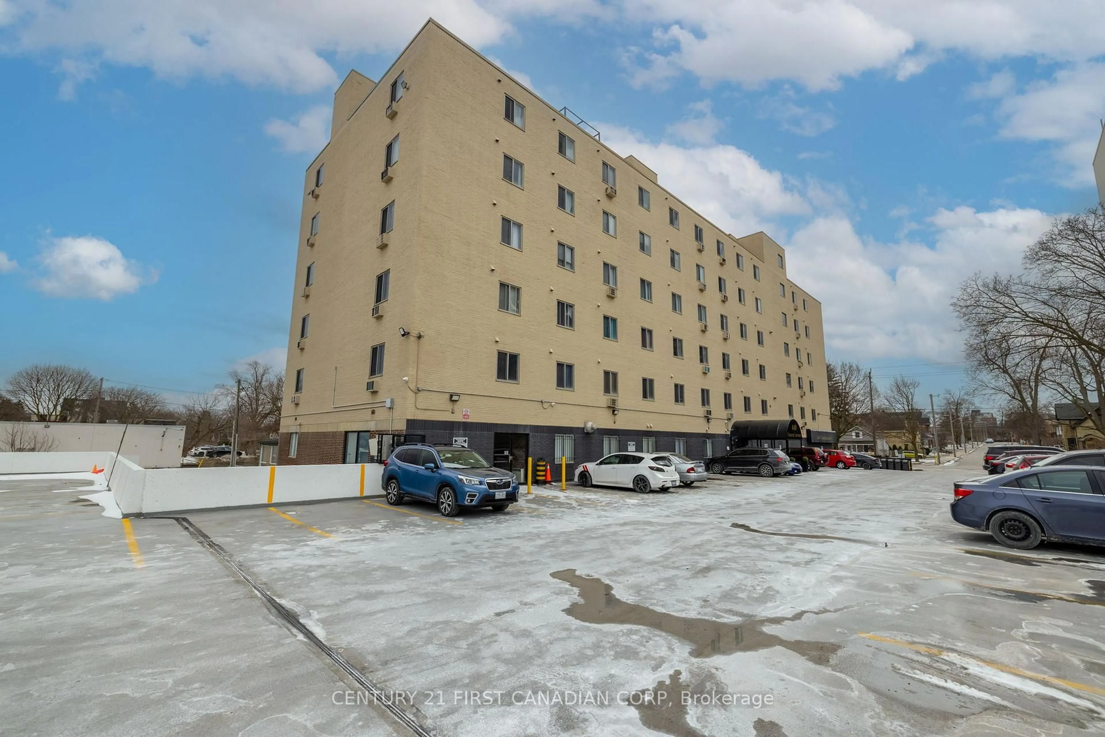 Unknown for 440 Central Ave #405, London East Ontario N6B 2E5