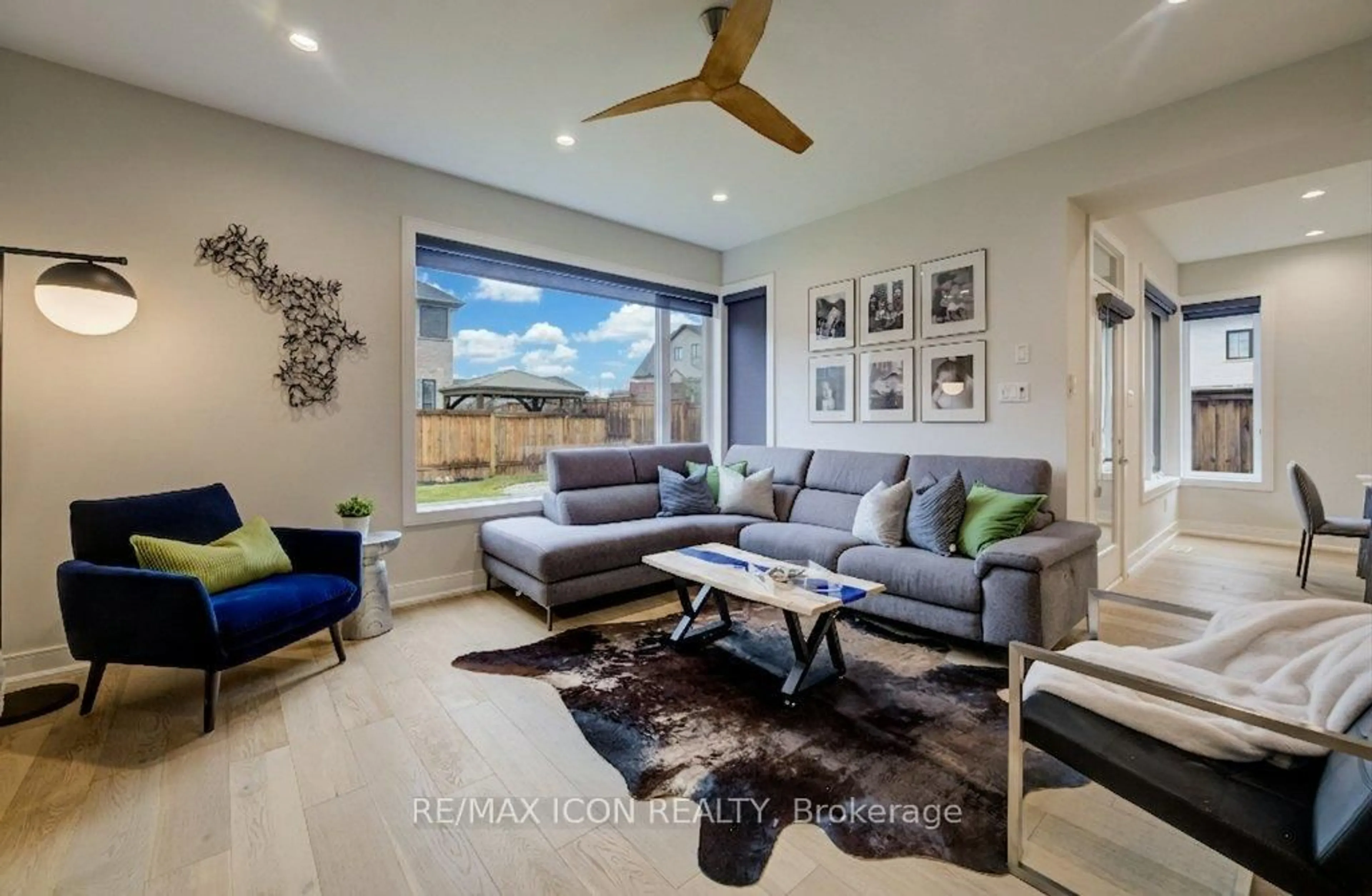 Living room with furniture, unknown for 204 Carriage Way, Waterloo Ontario N2K 0C6