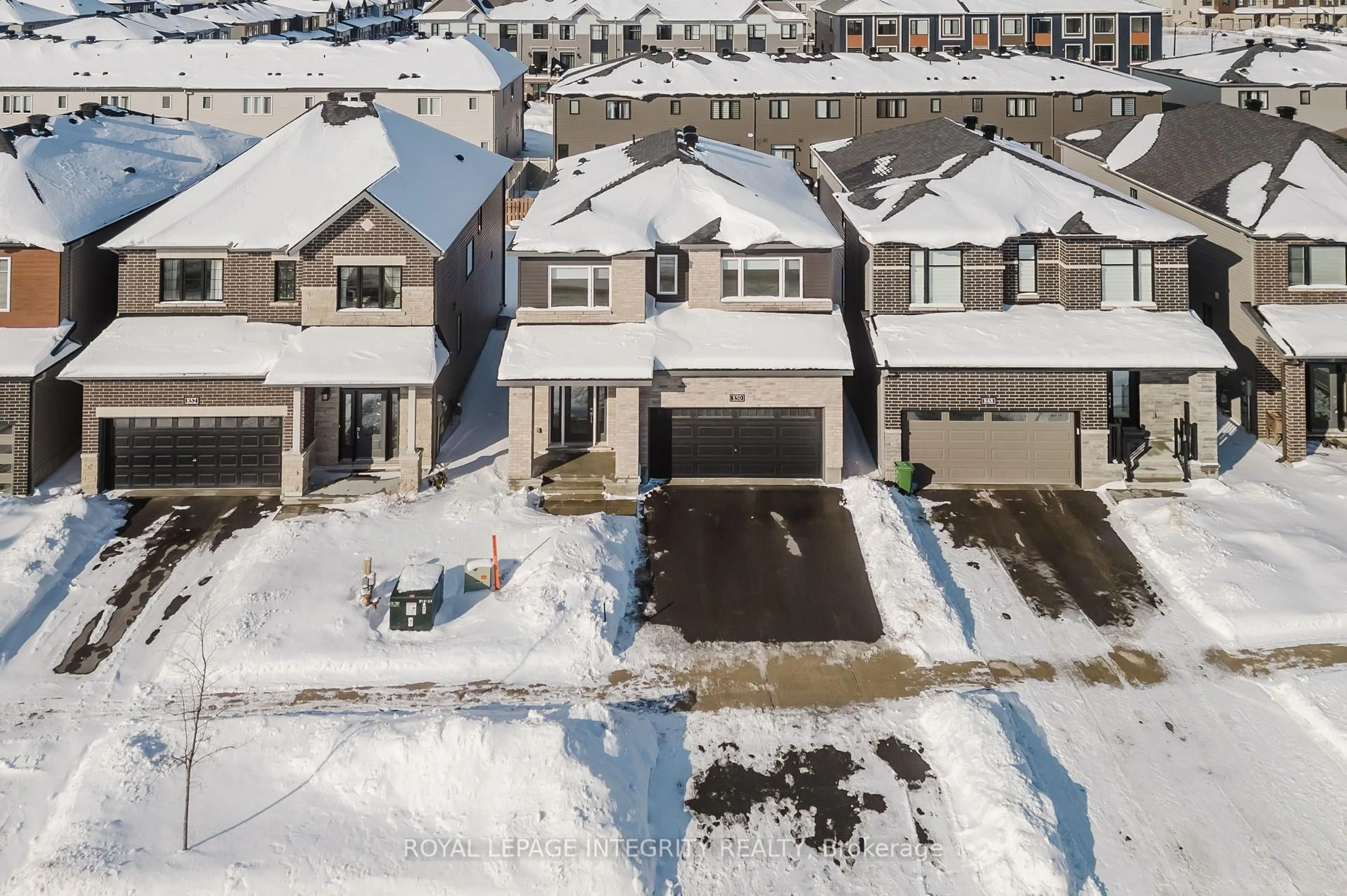 A pic from outside/outdoor area/front of a property/back of a property/a pic from drone, street for 850 Cappamore Dr, Ottawa Ontario K2C 3H2