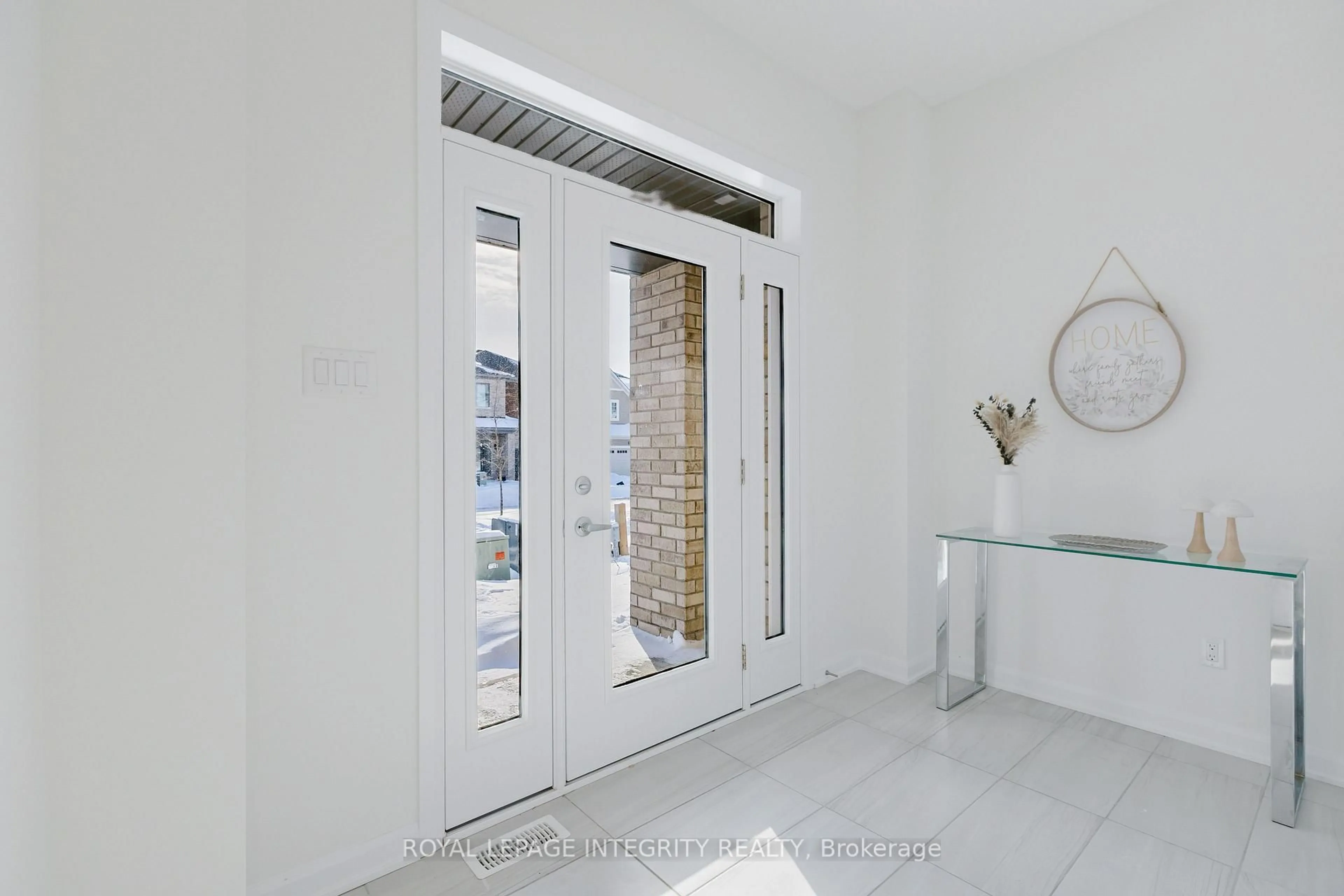 Indoor entryway for 850 Cappamore Dr, Ottawa Ontario K2C 3H2