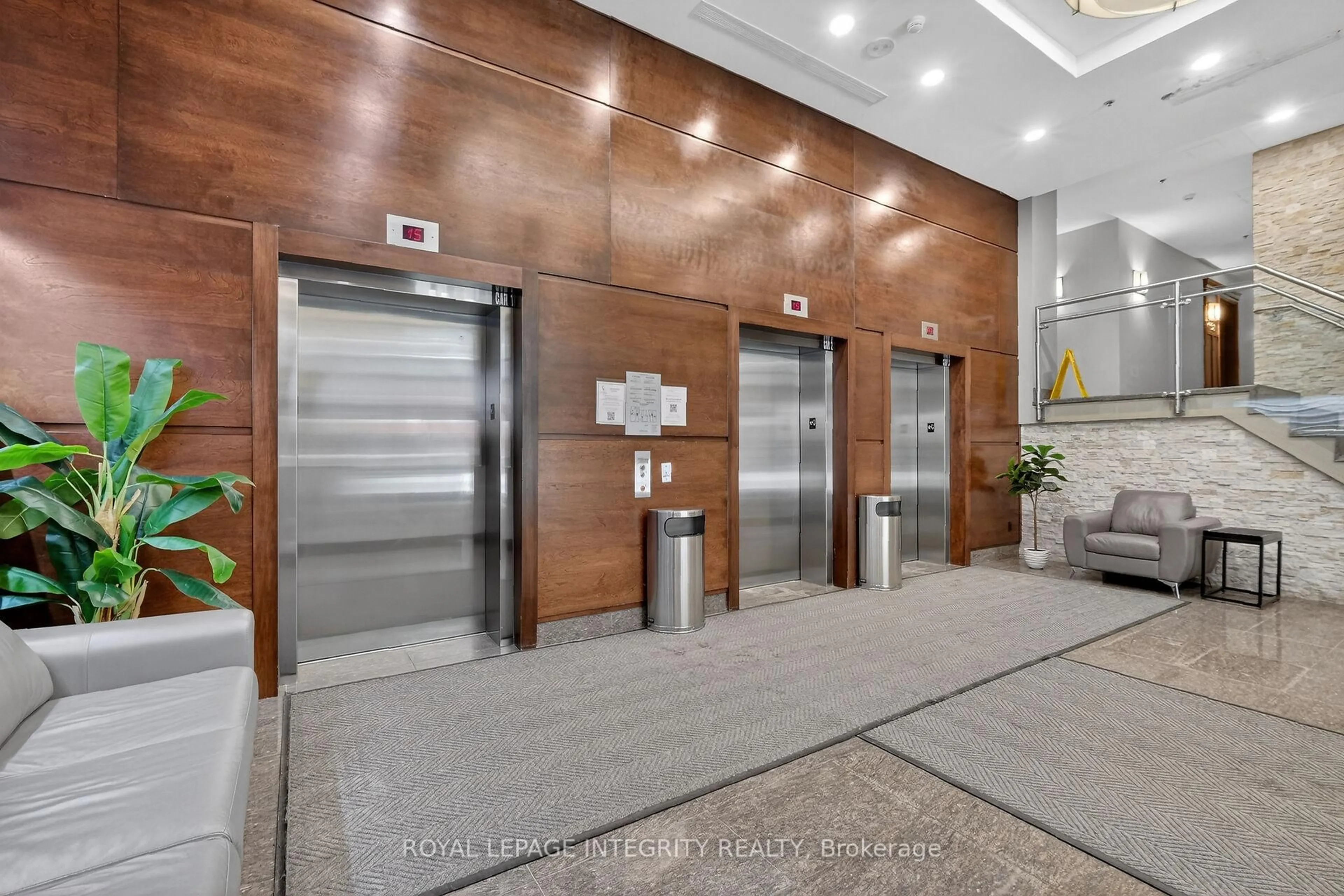 Indoor foyer for 238 Besserer St #416, Ottawa Ontario K1N 6B1