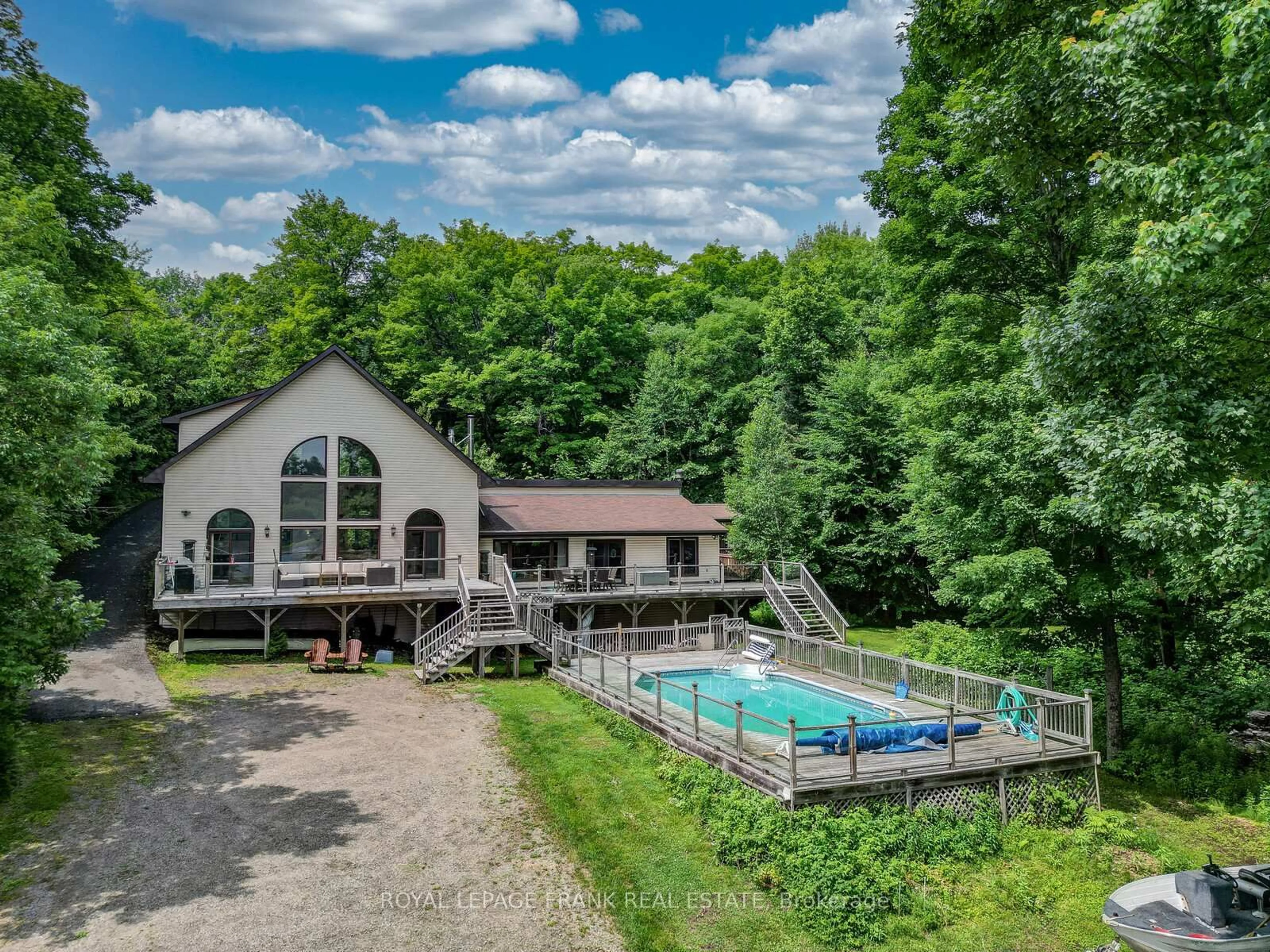 A pic from outside/outdoor area/front of a property/back of a property/a pic from drone, water/lake/river/ocean view for 1013 Merrick Dr, Bracebridge Ontario P1L 1X1