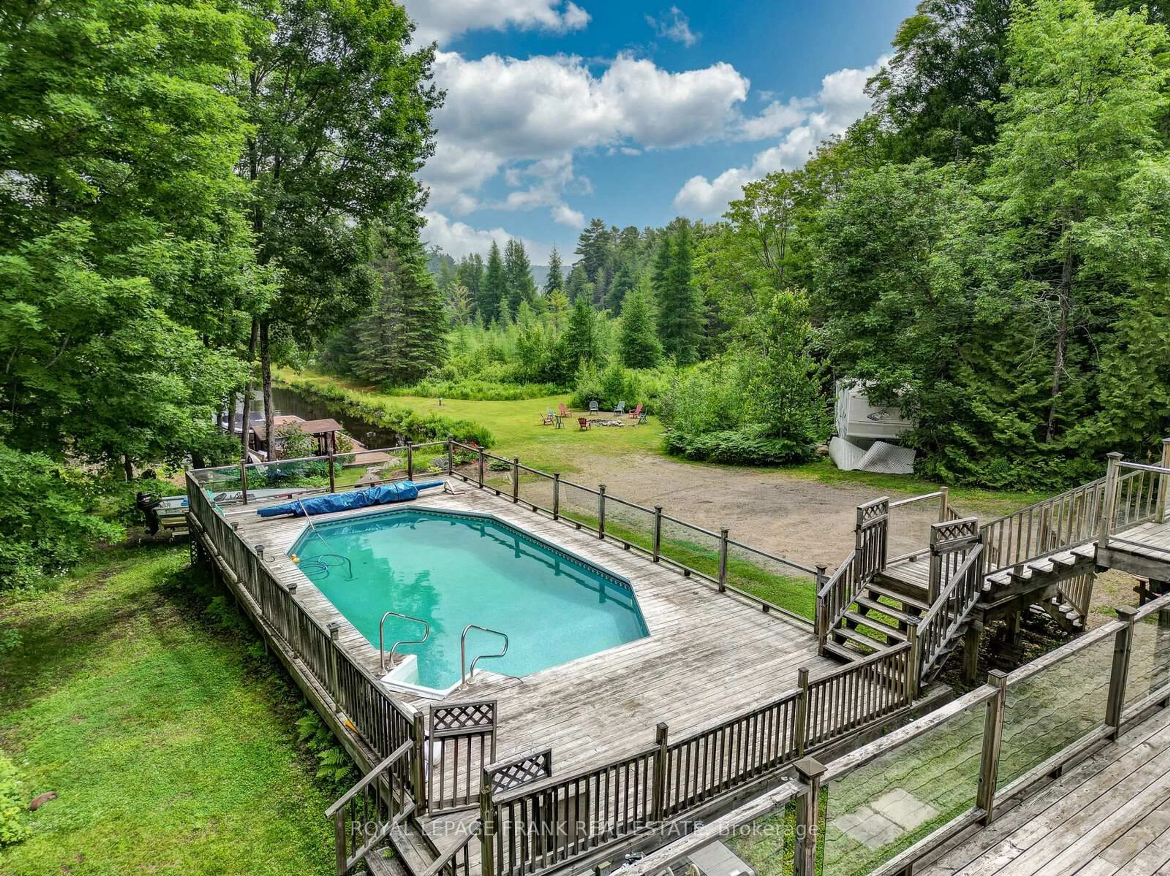 Pool for 1013 Merrick Dr, Bracebridge Ontario P1L 1X1