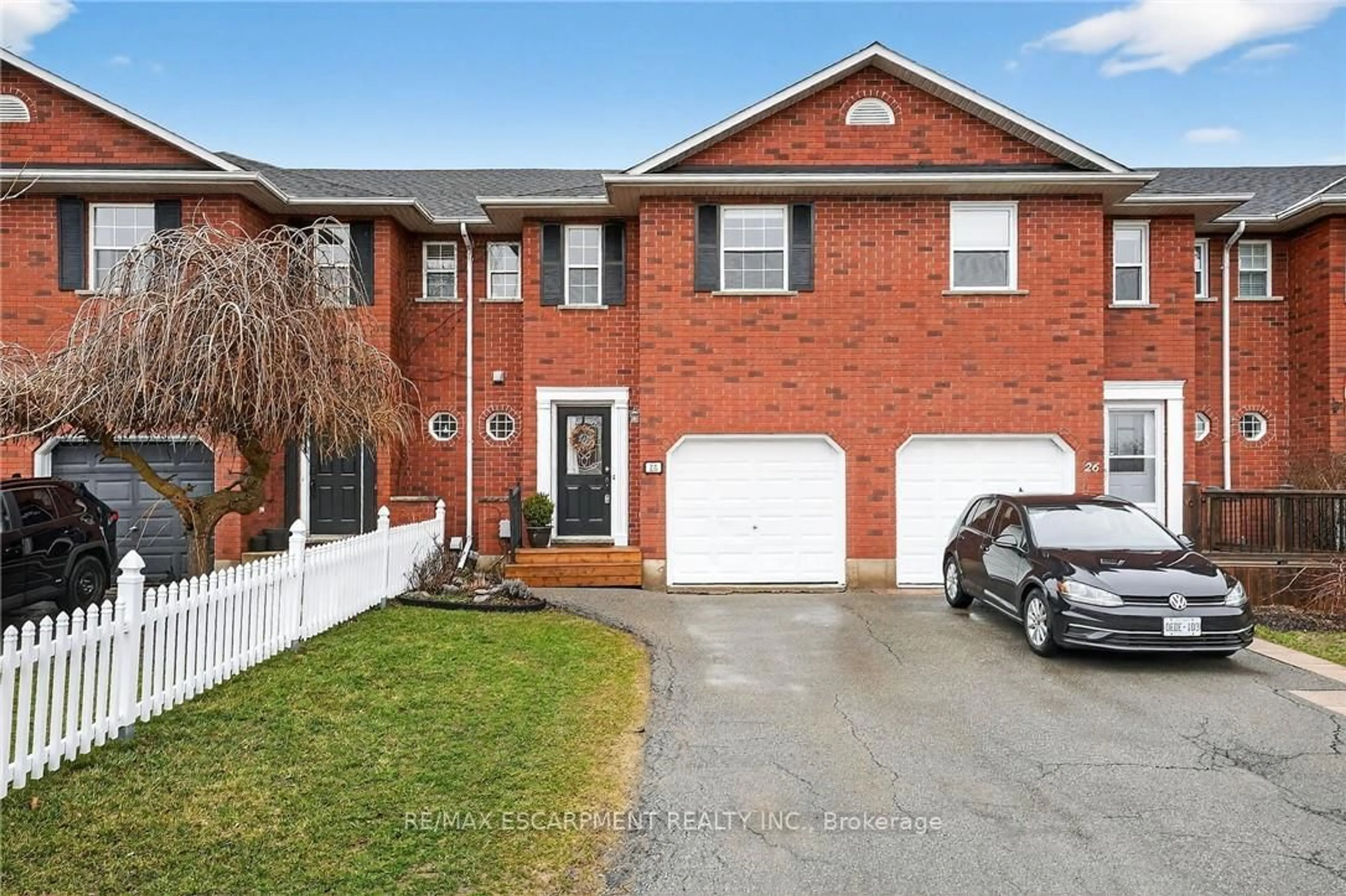 Home with brick exterior material, street for 28 Swayze Crt, West Lincoln Ontario L0R 2A0