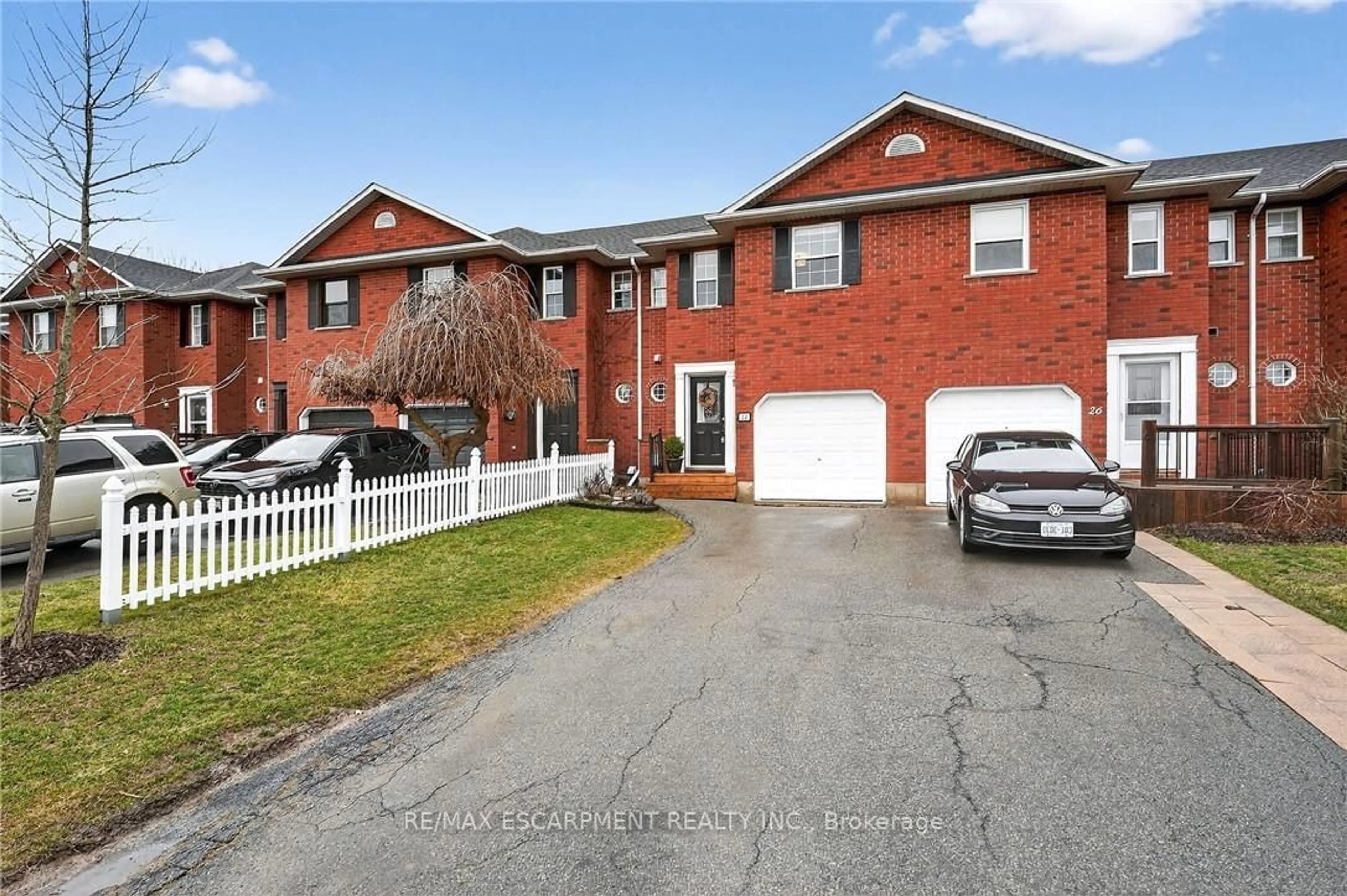 Home with brick exterior material, street for 28 Swayze Crt, West Lincoln Ontario L0R 2A0