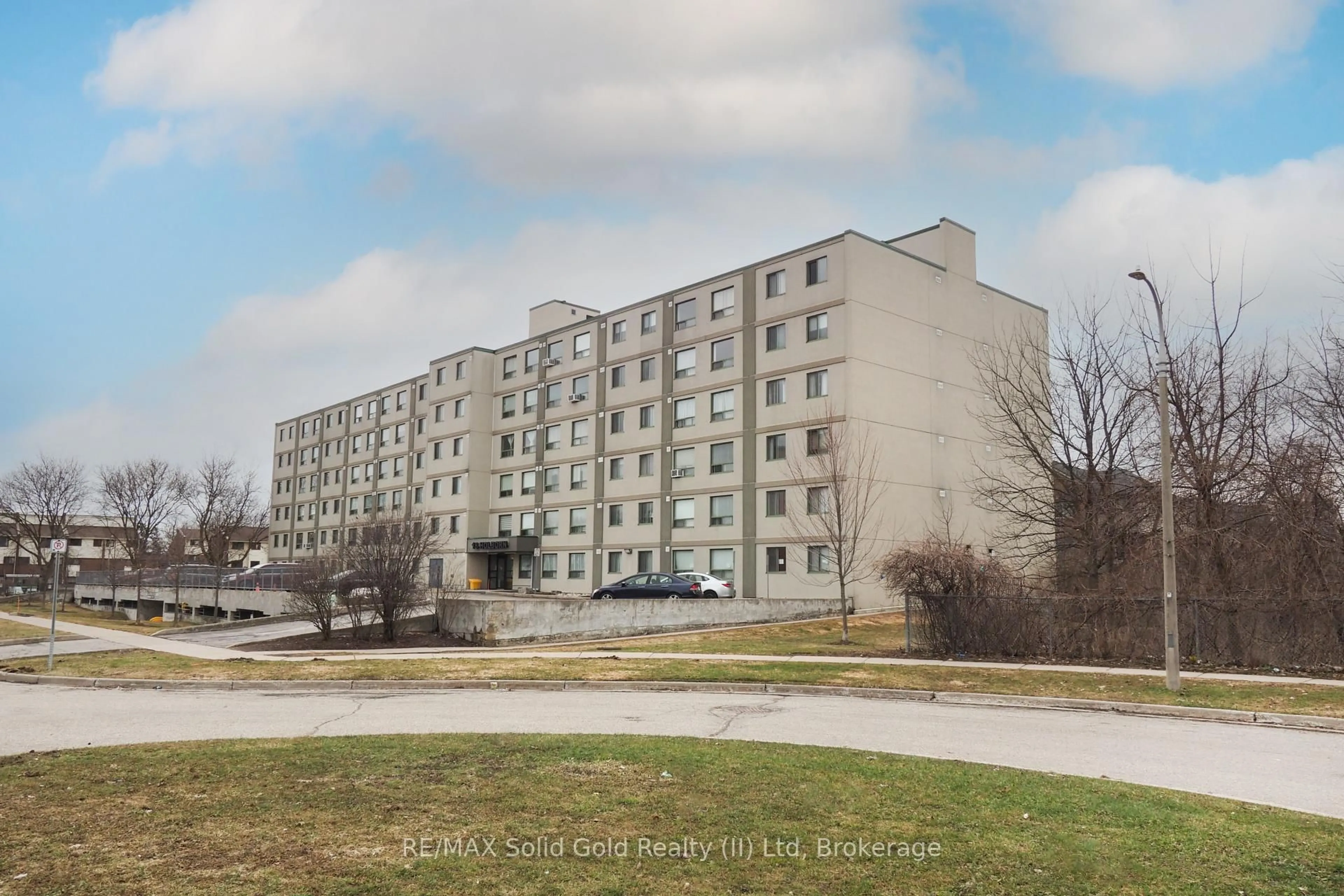 A pic from outside/outdoor area/front of a property/back of a property/a pic from drone, building for 18 Holborn Crt #502, Kitchener Ontario N2A 4A1