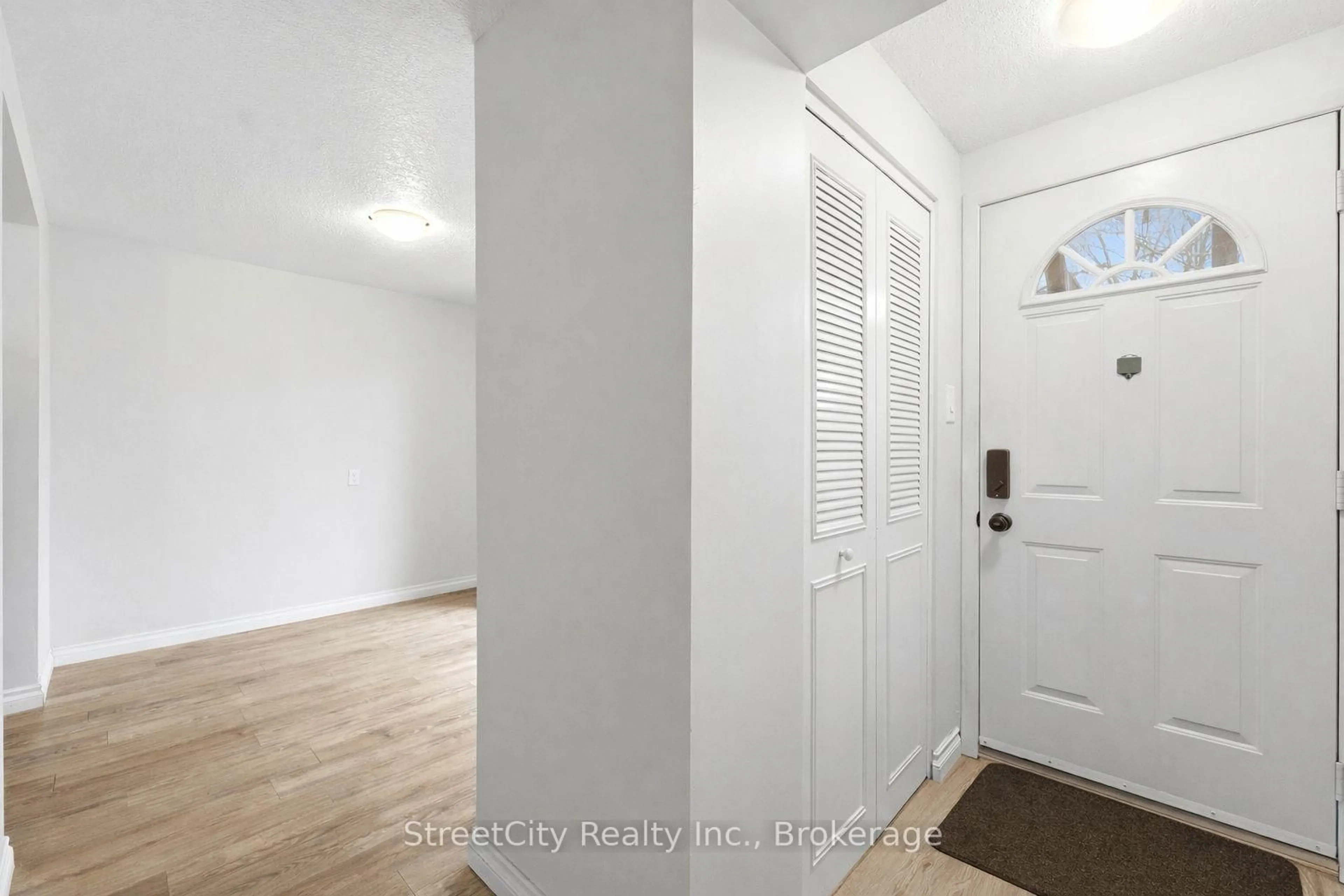 Indoor entryway for 91 Avonwood Dr #17, Stratford Ontario N4Z 1B2