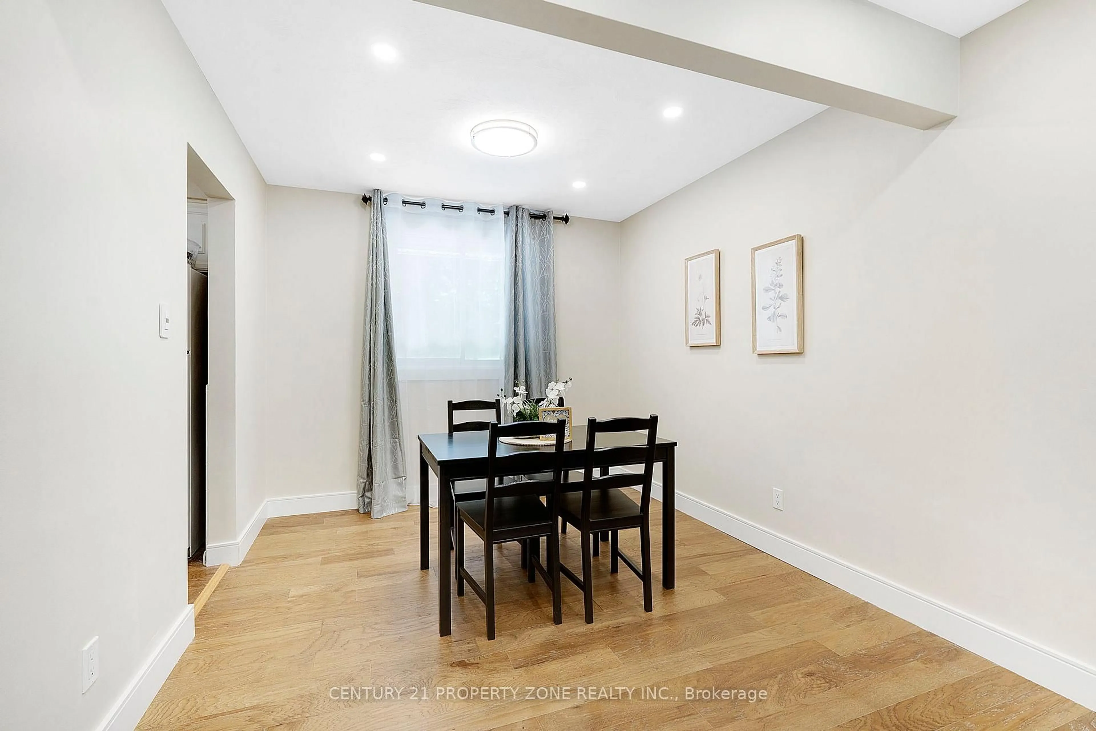 Dining room, wood/laminate floor for 187 Winston Blvd, Cambridge Ontario N3C 1M1
