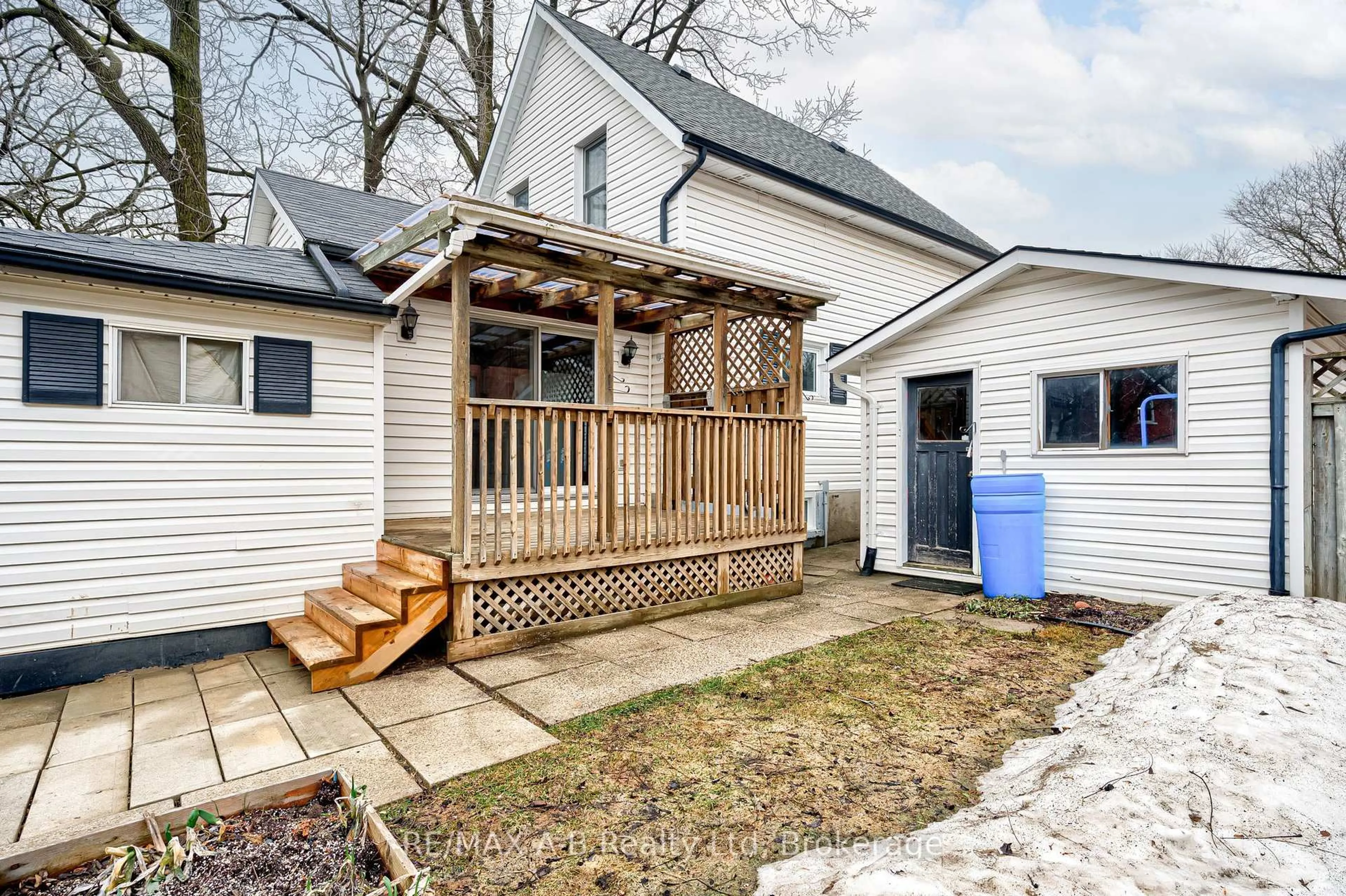 Patio, street for 234 Nelson St, Stratford Ontario N5A 2K3