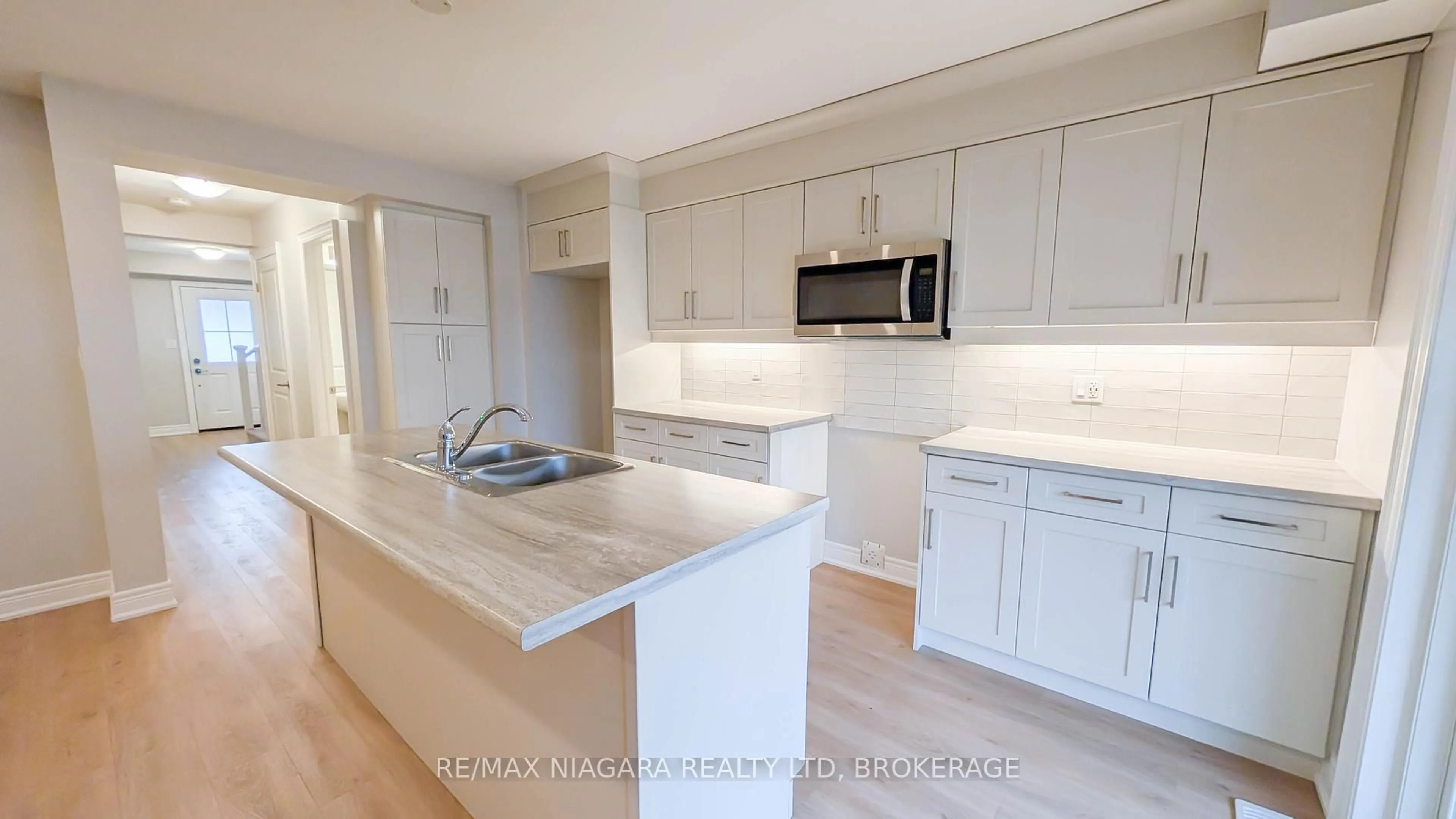 Open concept kitchen, ceramic/tile floor for 340 PROSPECT POINT Rd #18, Fort Erie Ontario L0S 1N0