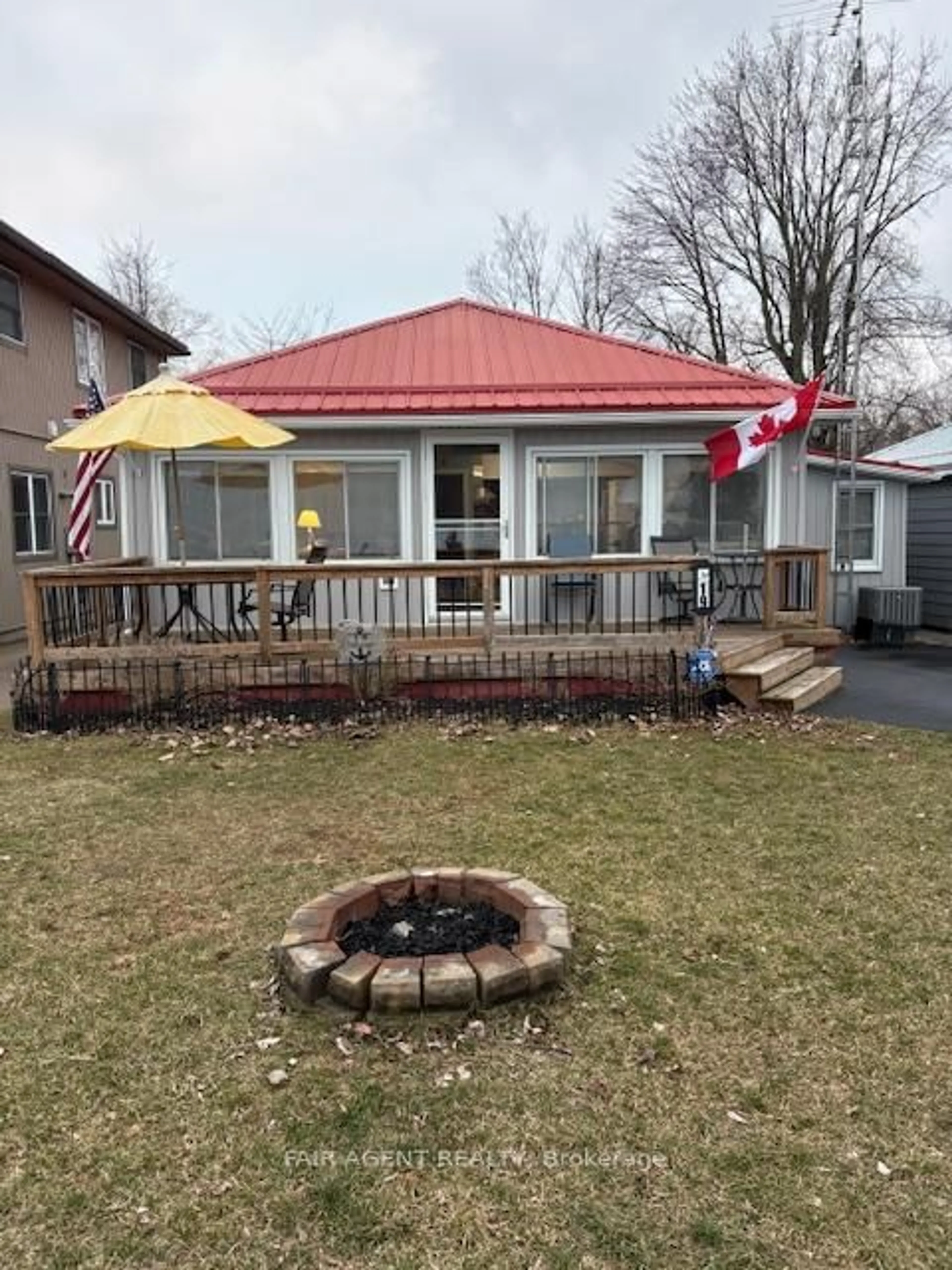 Patio, unknown for 19 Ordnance Ave, Norfolk Ontario N0E 1W0