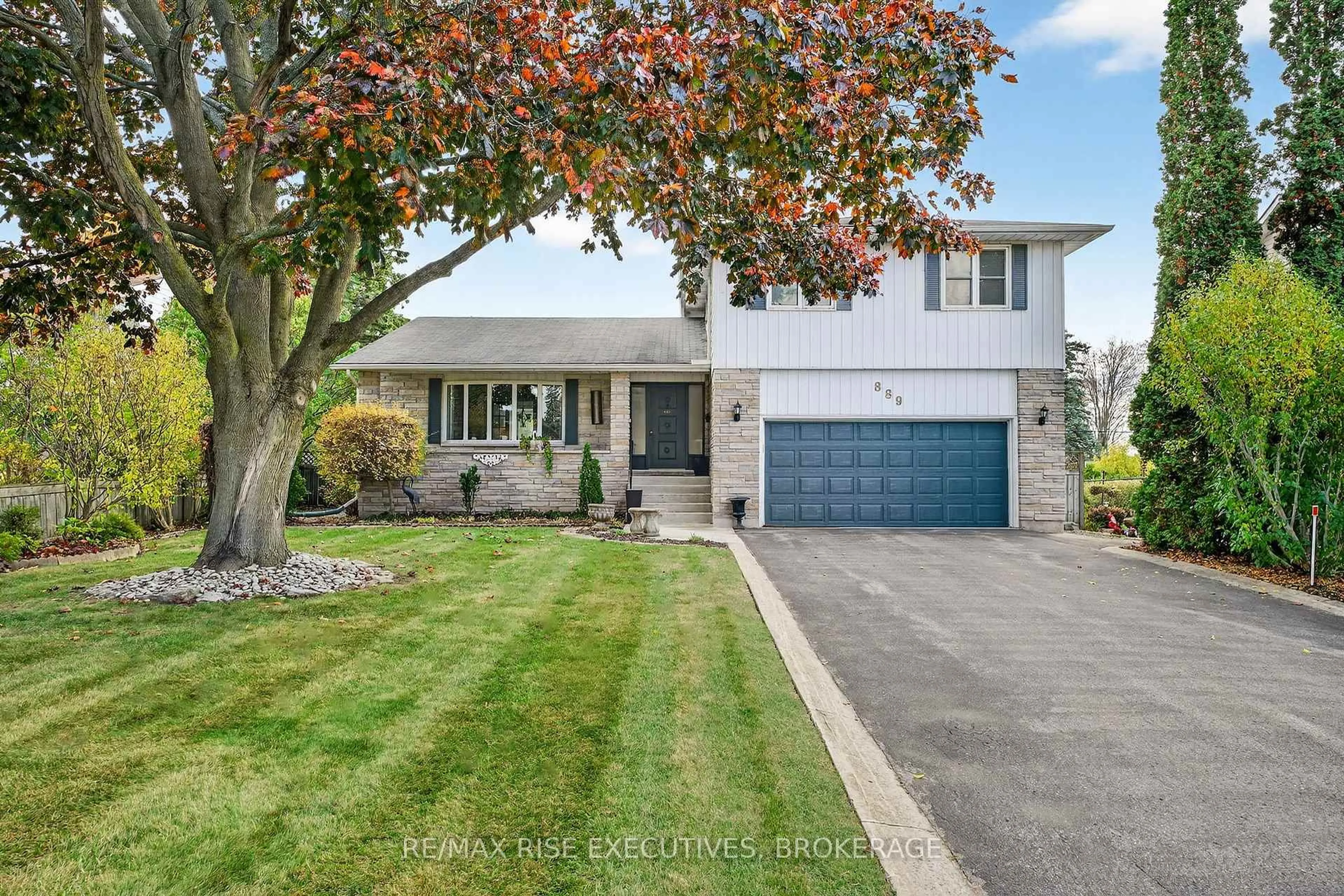 Home with vinyl exterior material, street for 889 Percy Cres, Kingston Ontario K7M 4P3