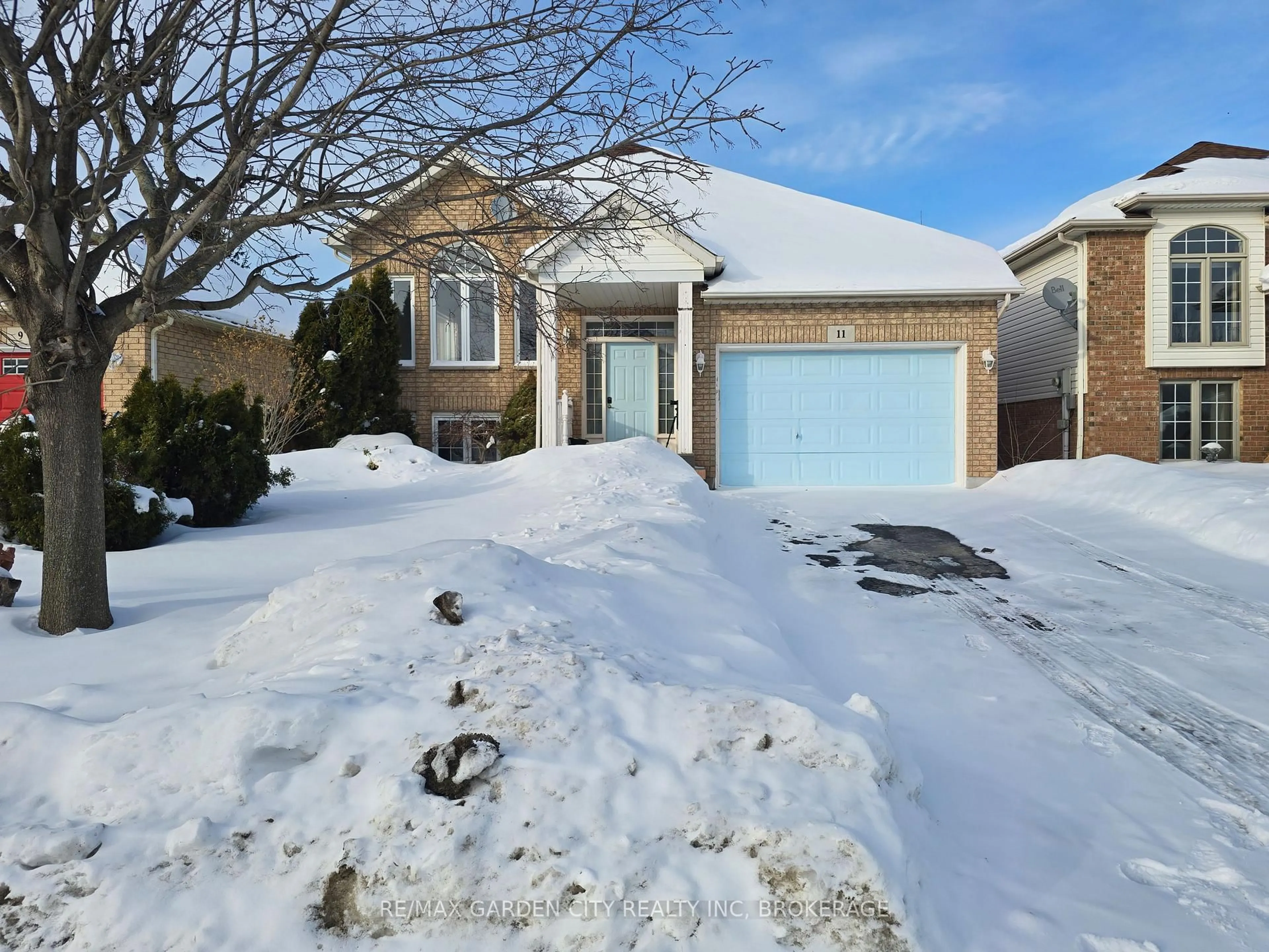 Unknown for 11 Cozocar Cres, St. Catharines Ontario L2S 3Y5