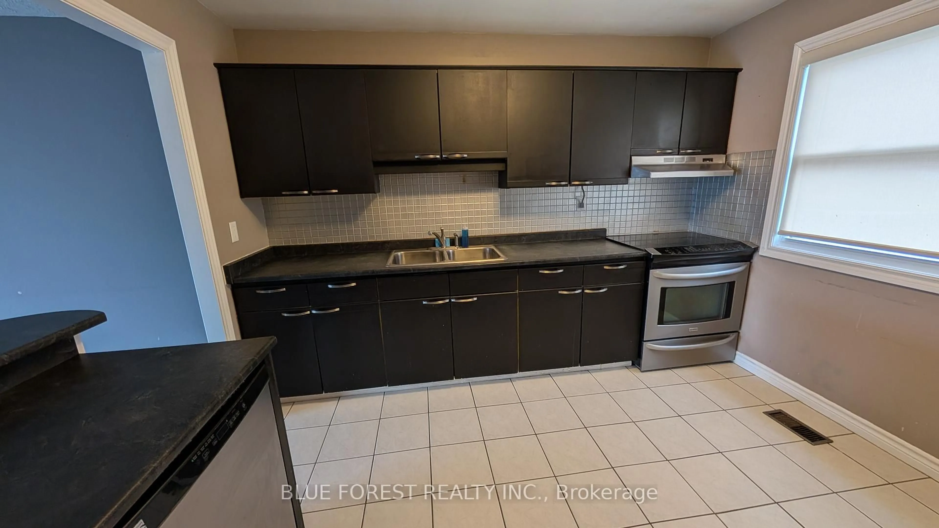 Standard kitchen, ceramic/tile floor for 710 Wonderland Rd #8, London South Ontario N6K 1L8