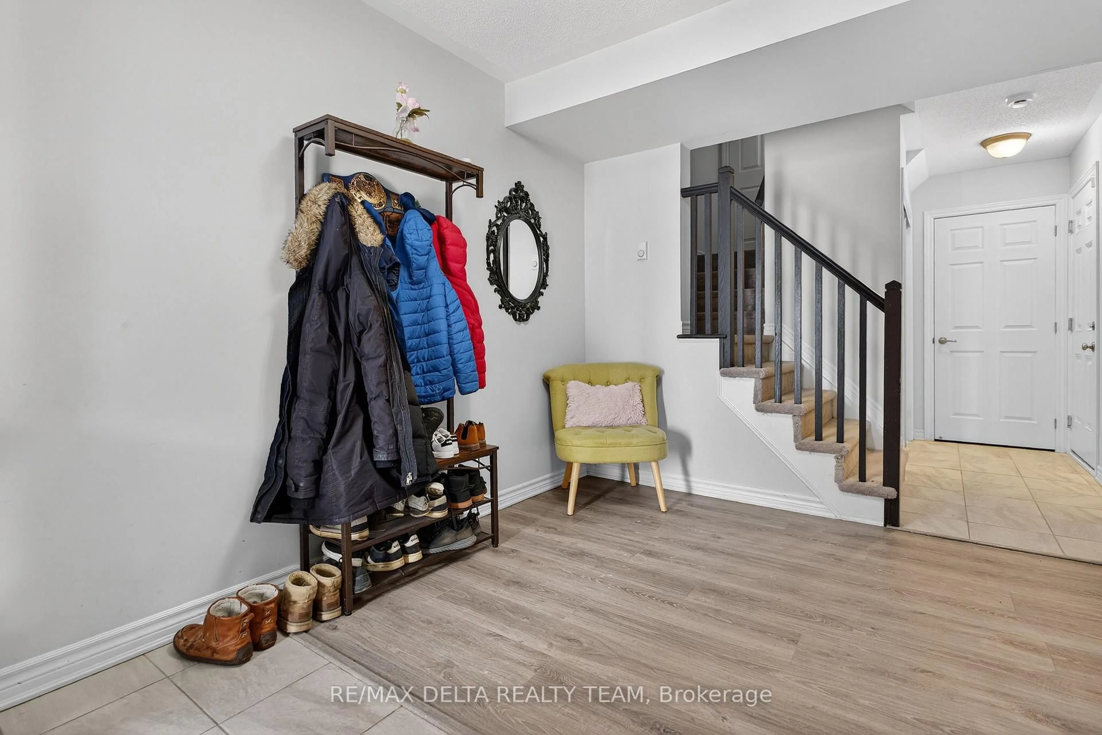 Indoor entryway for 94 FEATHERTOP Lane, Ottawa Ontario K2S 1E7