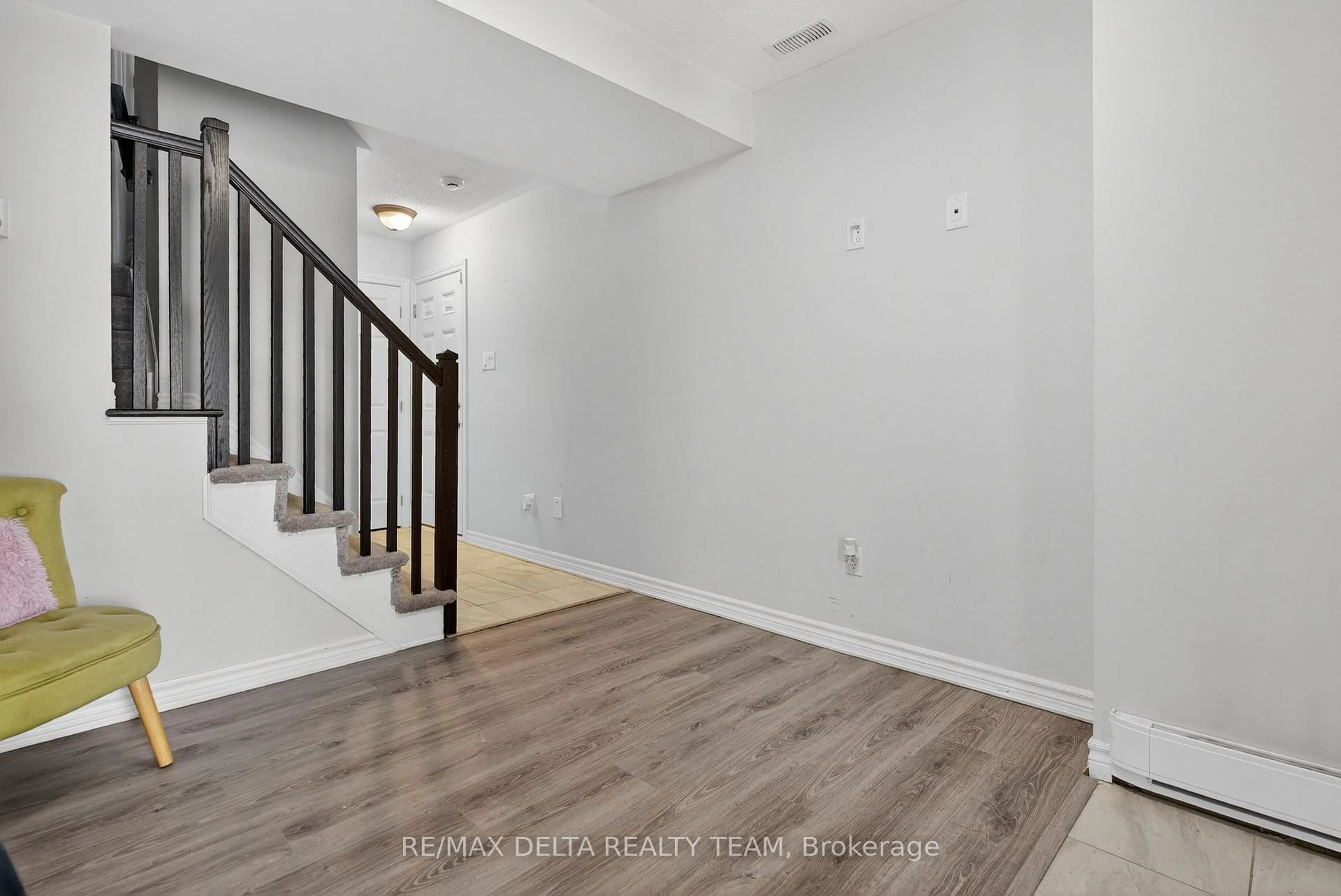 Unknown for 94 FEATHERTOP Lane, Ottawa Ontario K2S 1E7