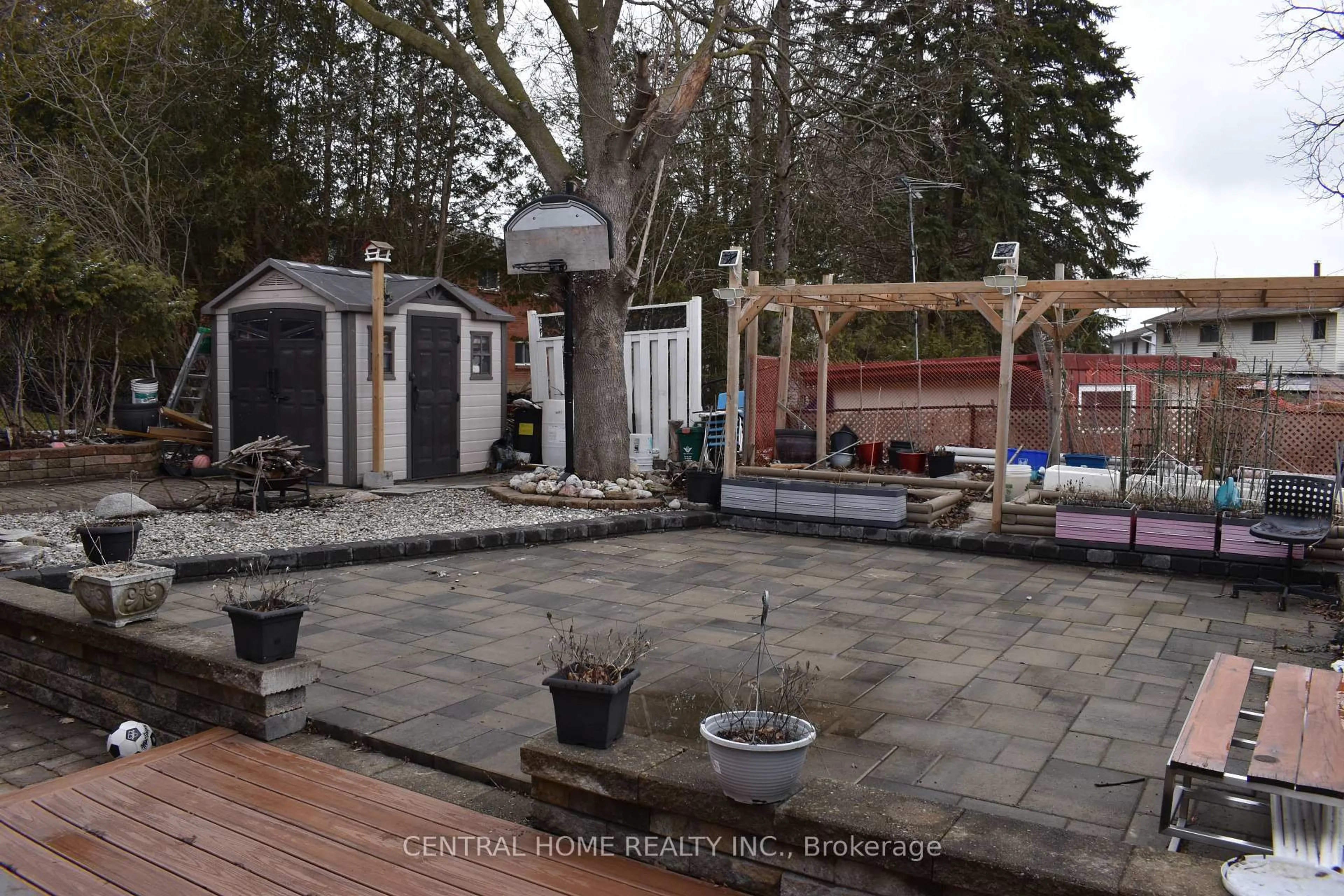 Patio, street for 100 Biehn Dr, Kitchener Ontario N2R 1M5