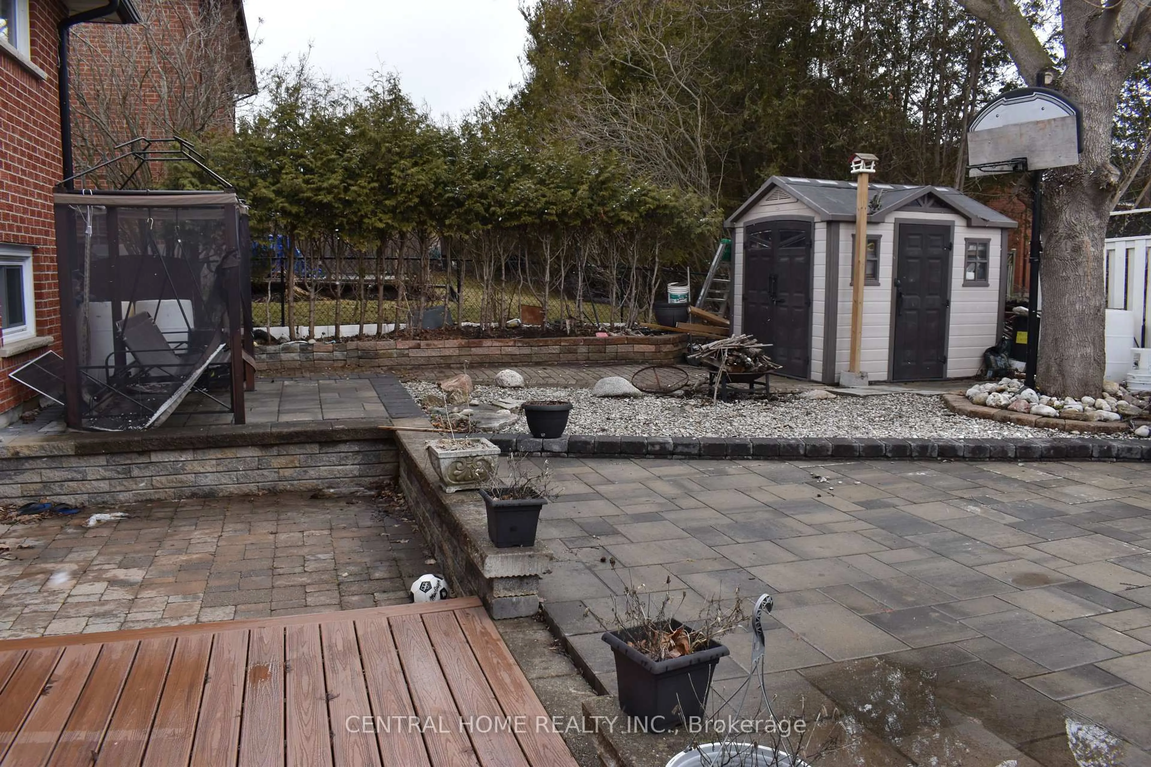 Patio, street for 100 Biehn Dr, Kitchener Ontario N2R 1M5