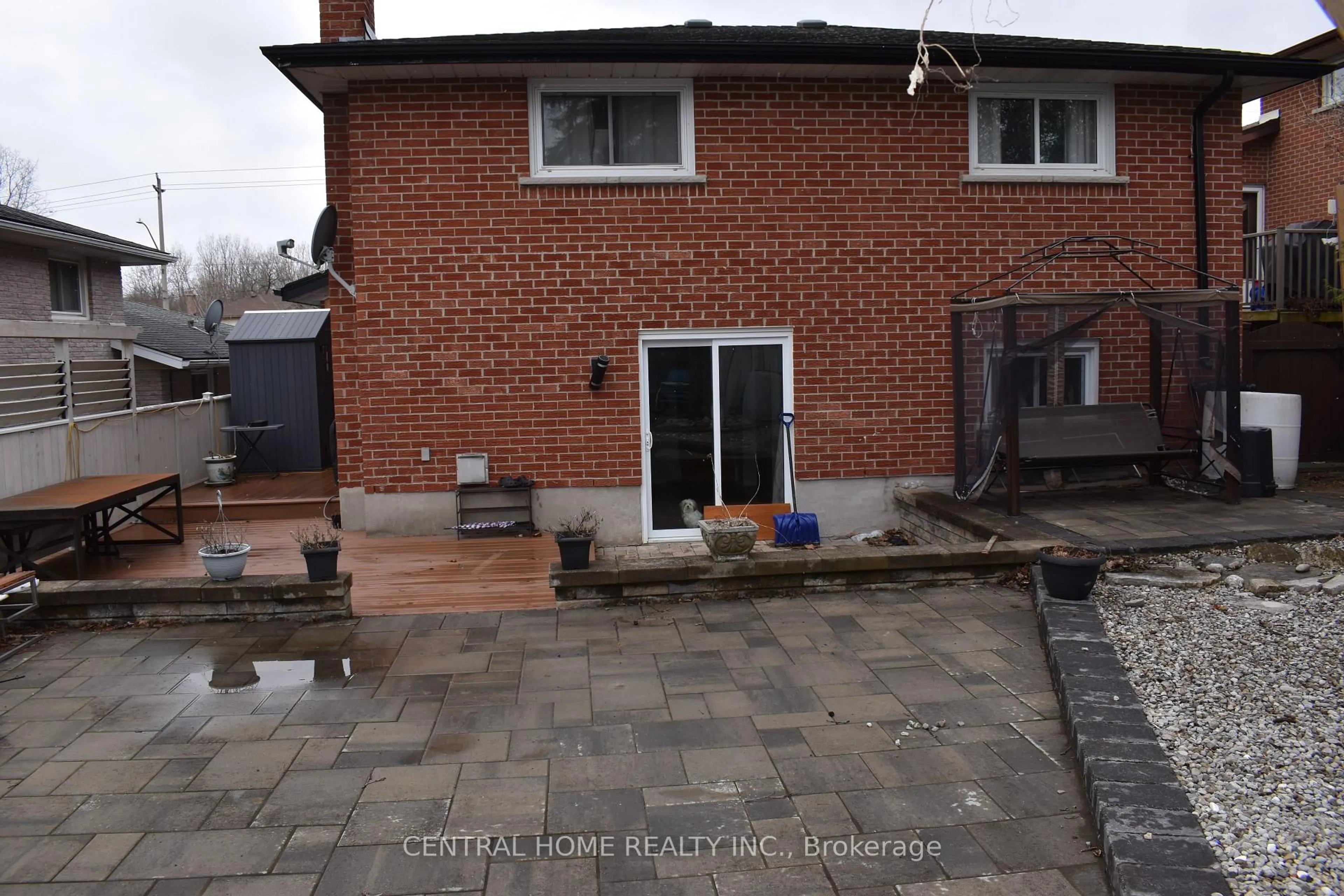 A pic from outside/outdoor area/front of a property/back of a property/a pic from drone, street for 100 Biehn Dr, Kitchener Ontario N2R 1M5