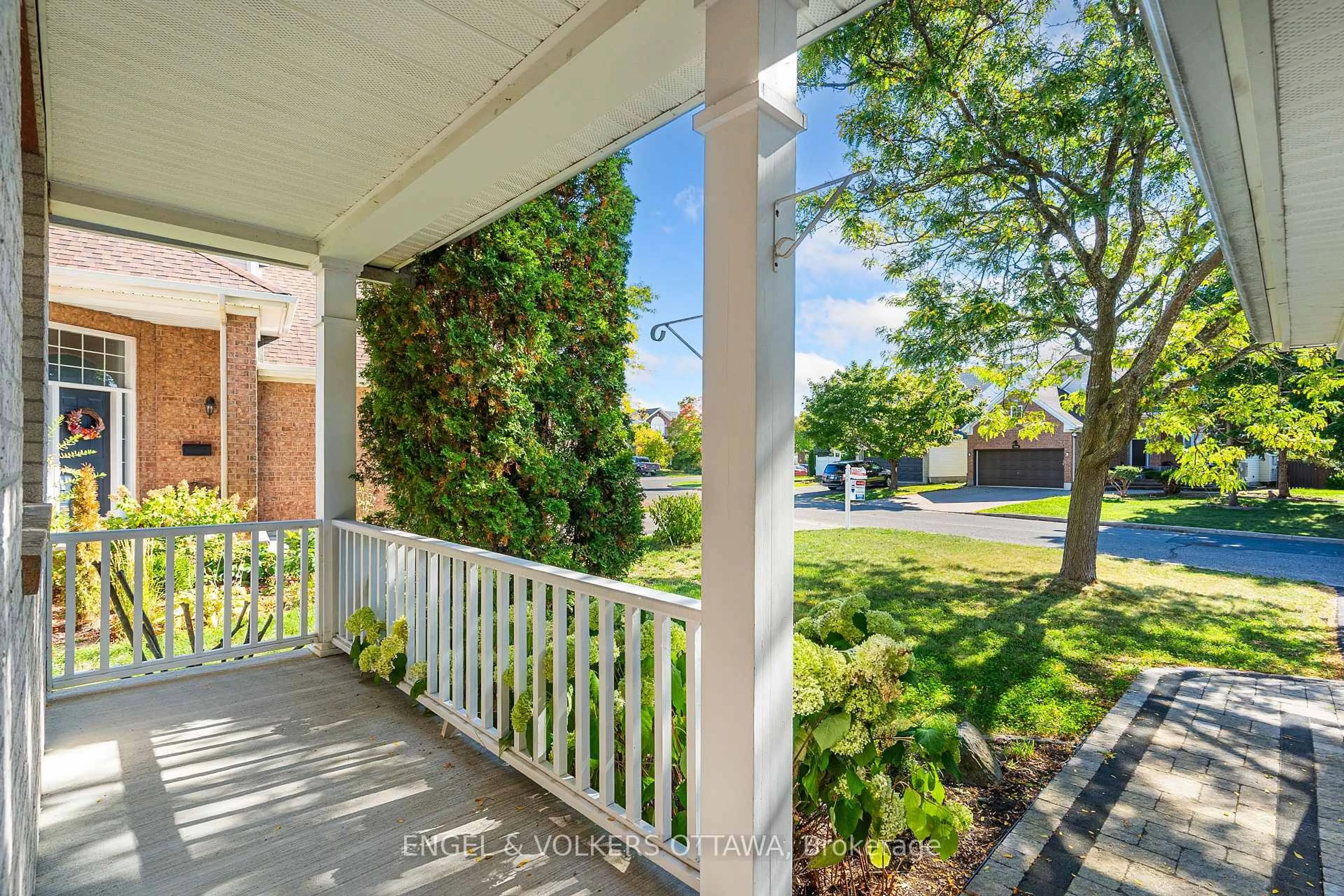 Patio, street for 1567 Winterport Way, Orleans Ontario K4A 4B9