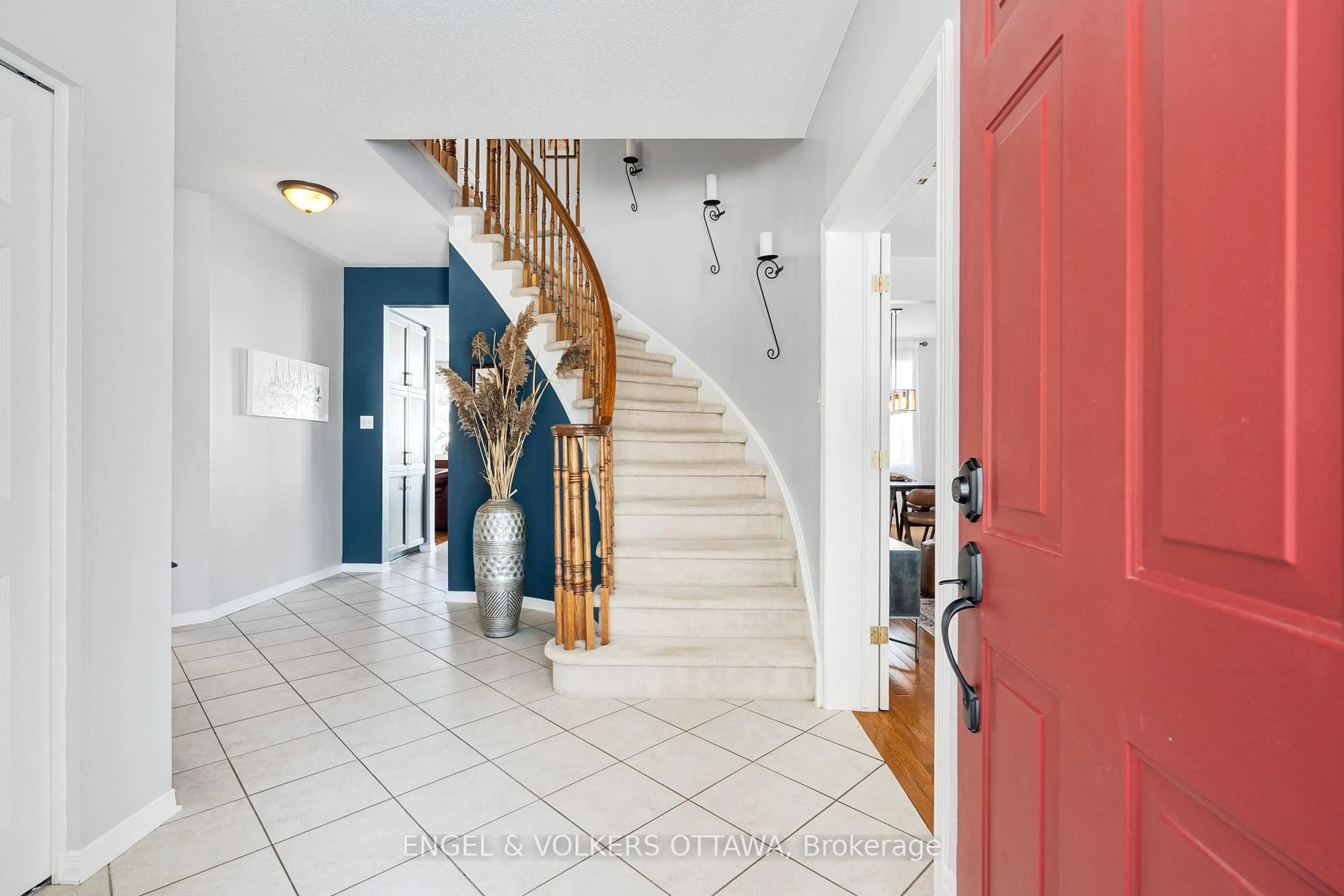 Indoor entryway for 1567 Winterport Way, Orleans Ontario K4A 4B9