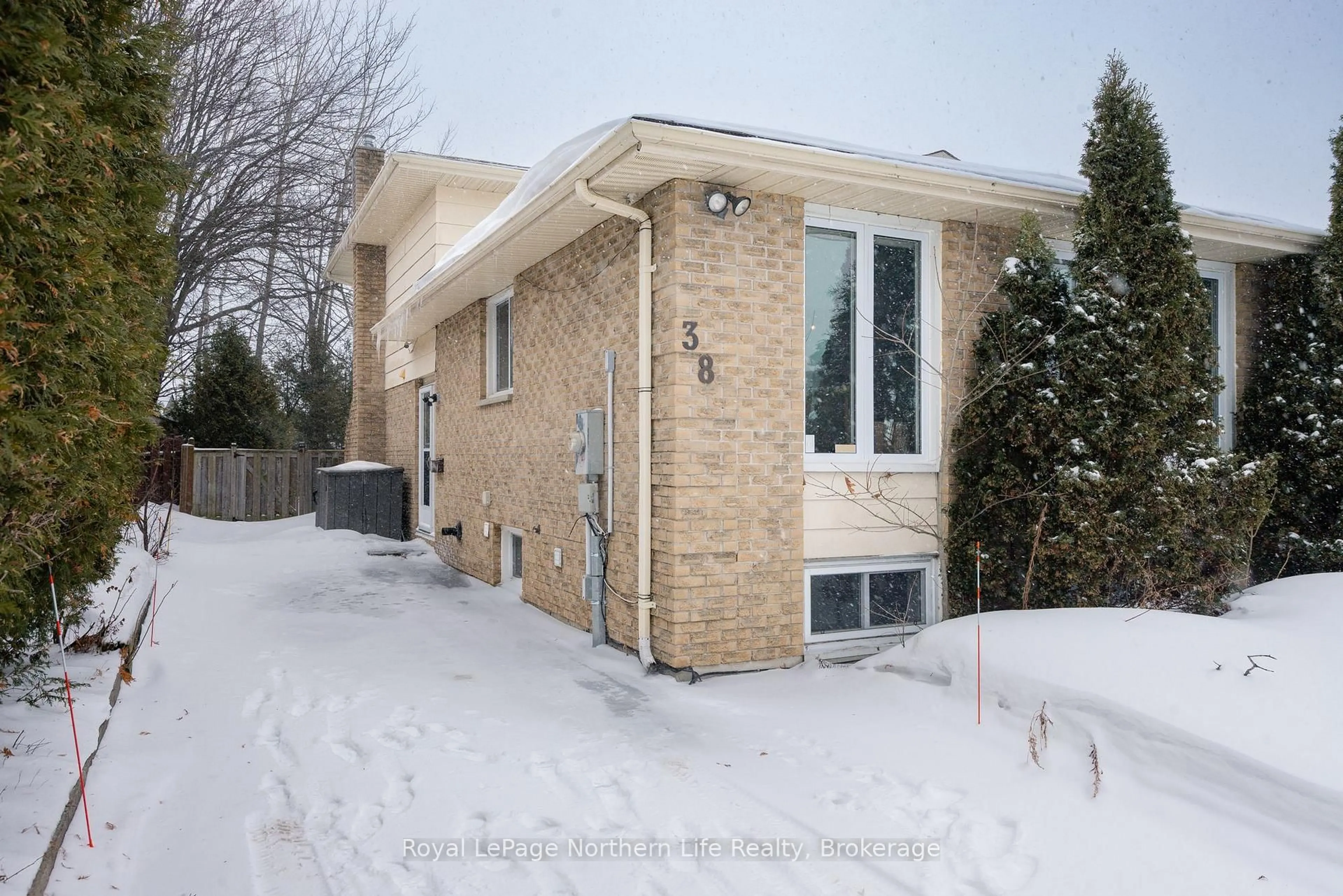 Home with brick exterior material, street for 38 Oakdale Rd, North Bay Ontario P1B 8Y8