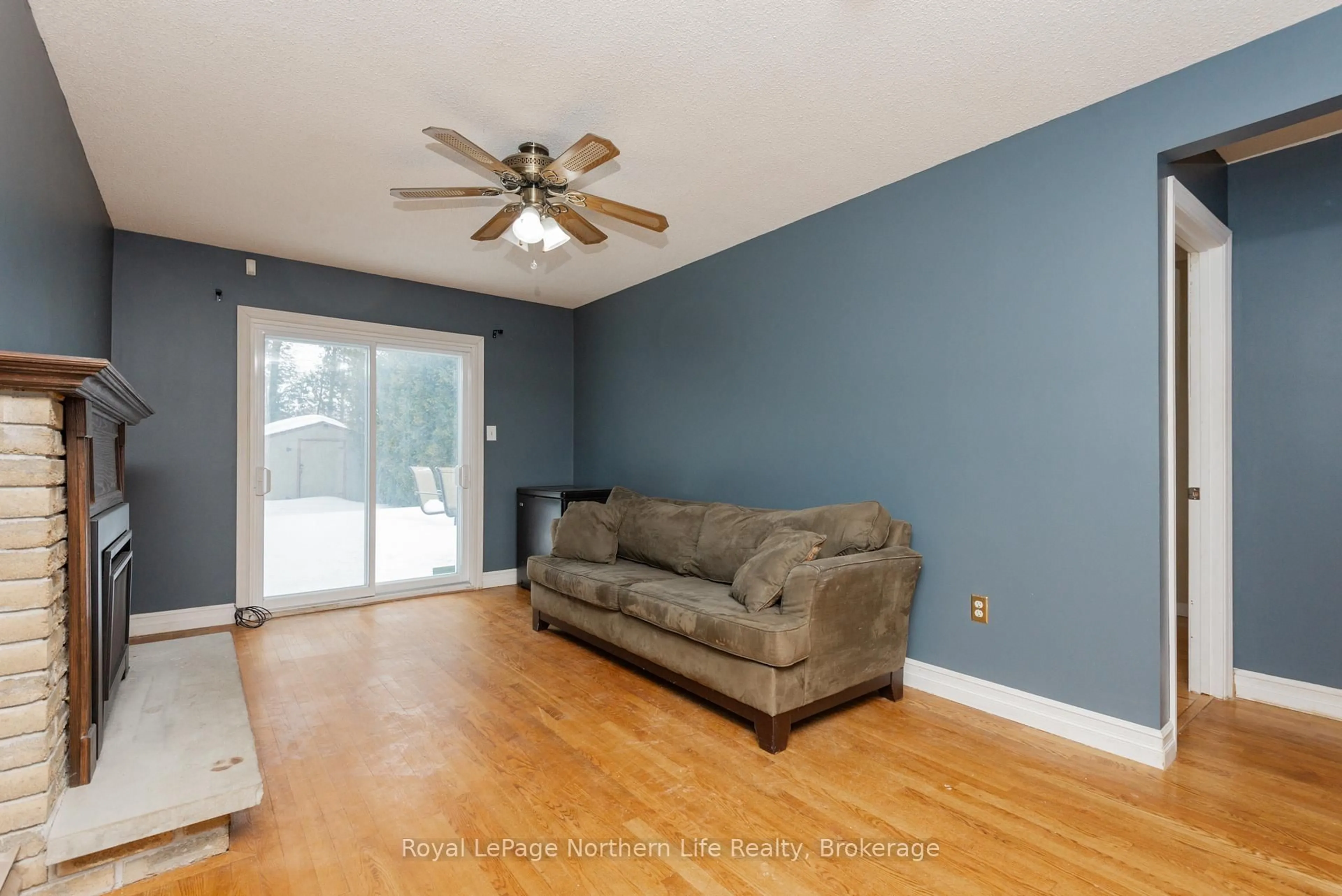 Living room with furniture, wood/laminate floor for 38 Oakdale Rd, North Bay Ontario P1B 8Y8