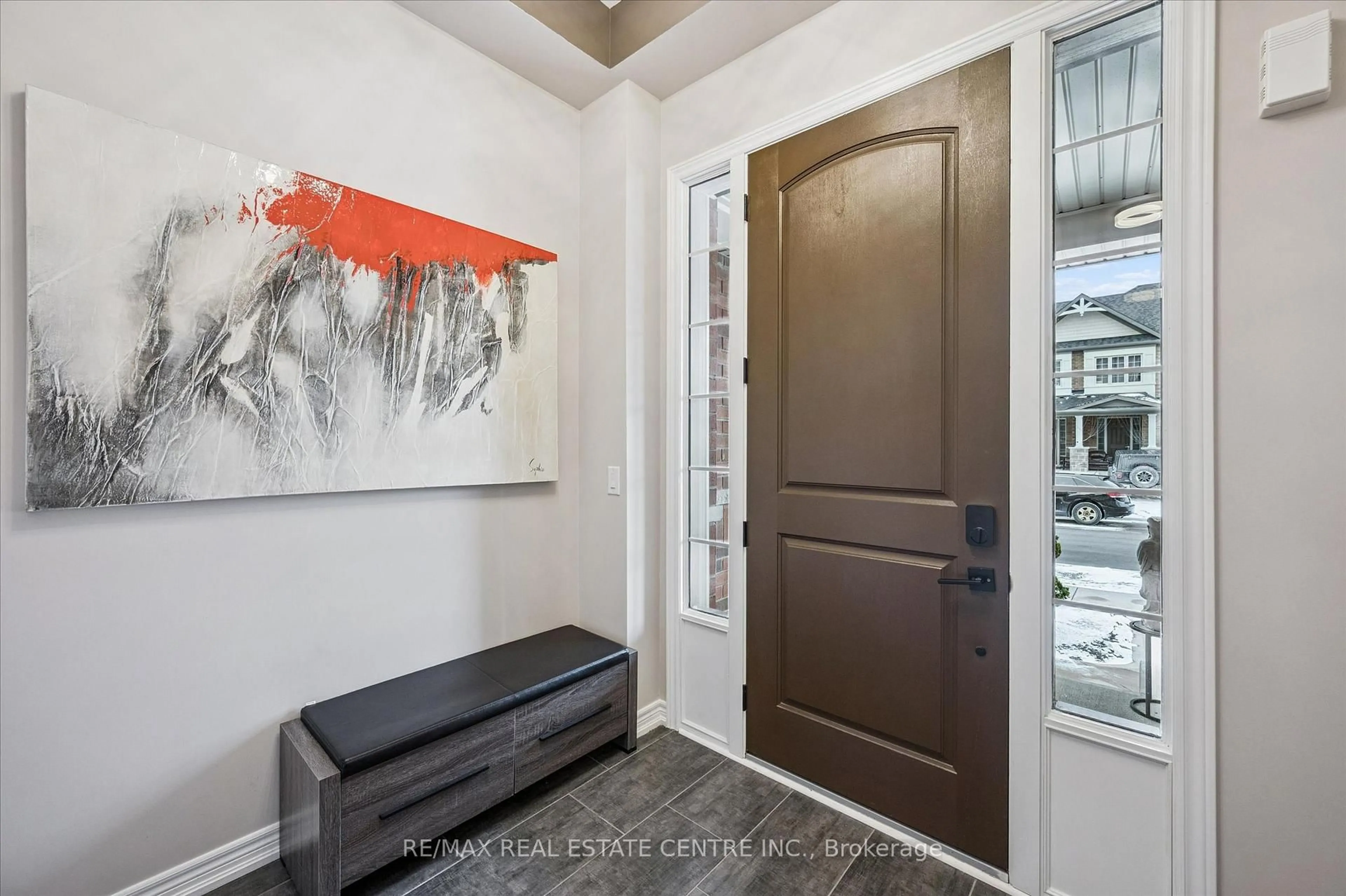 Indoor entryway for 42 Stonehill Ave, Kitchener Ontario N2R 0N8