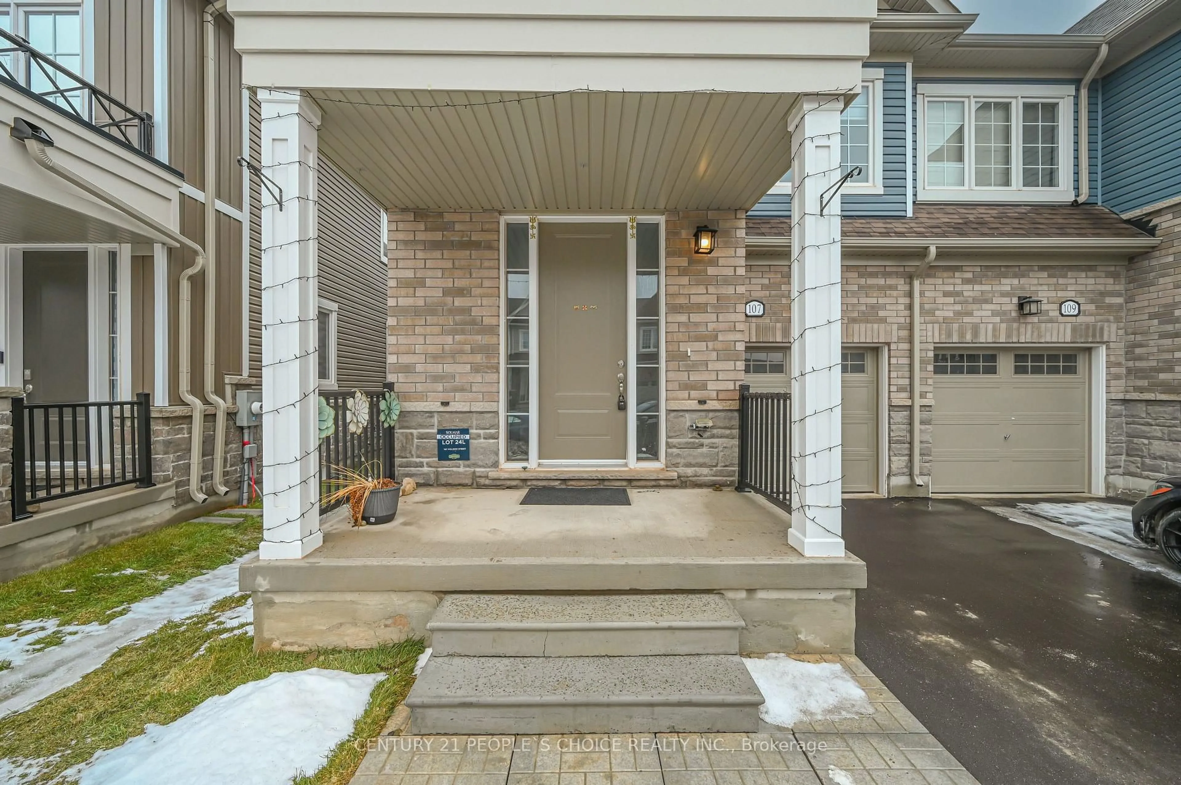 Indoor entryway for 107 Molozzi St, Erin Ontario N0B 1T0