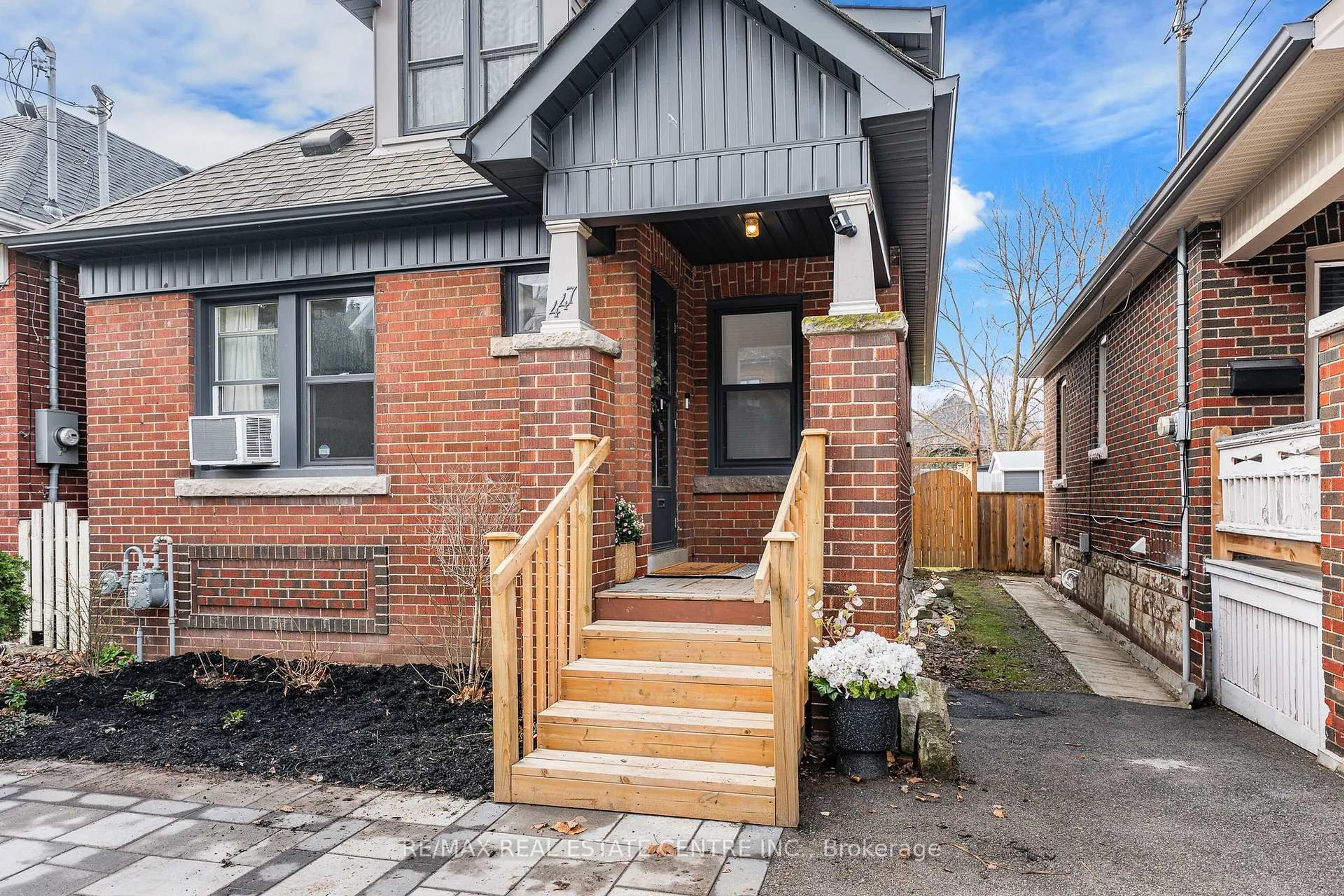 Home with brick exterior material, street for 447 Herkimer St, Hamilton Ontario L8P 2J4