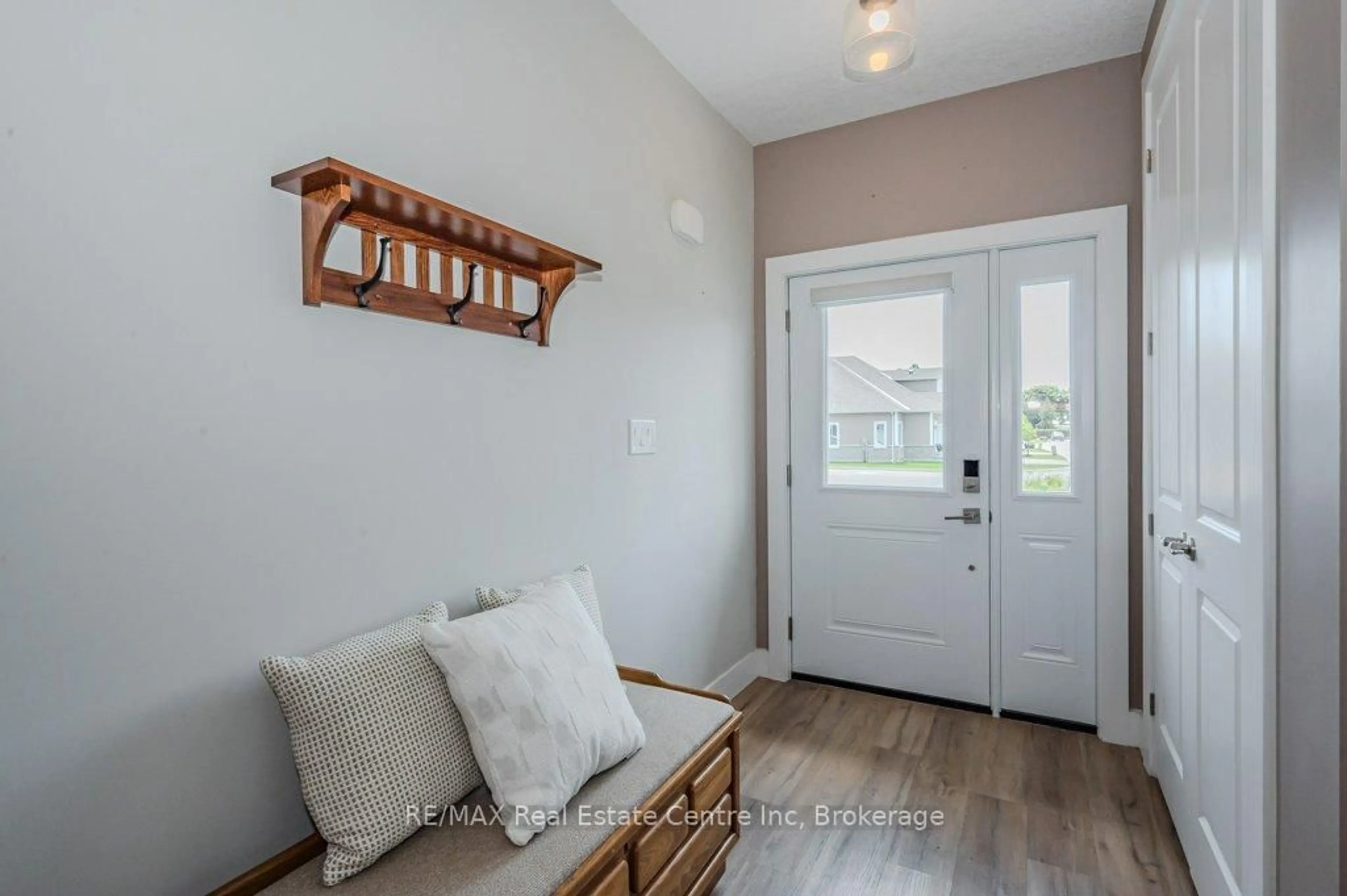 Indoor entryway for 744 Nelson St #18, Norfolk Ontario N0A 1N0