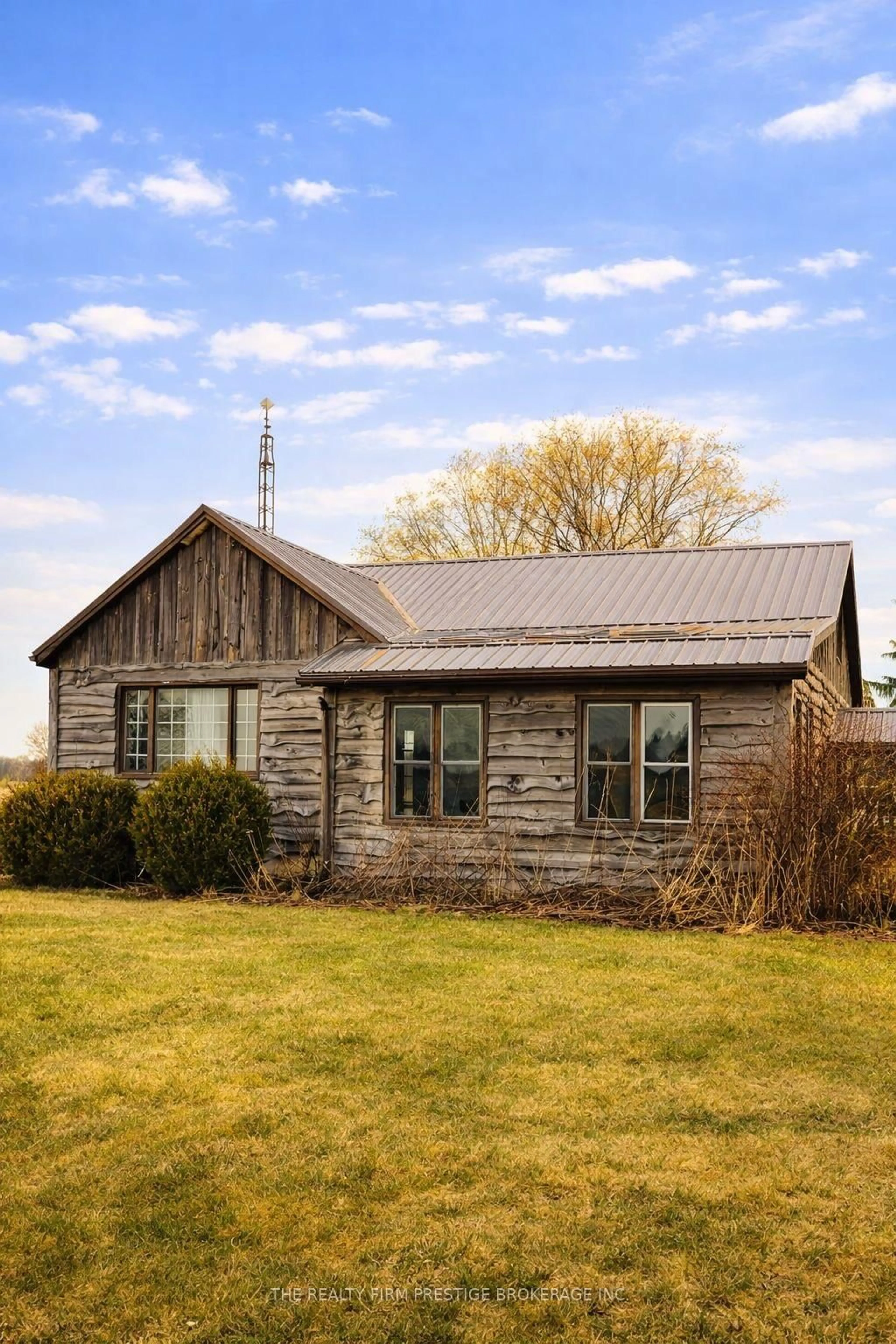 Home with vinyl exterior material, building for 23104 Johnston Line, West Elgin Ontario N0L 2C0