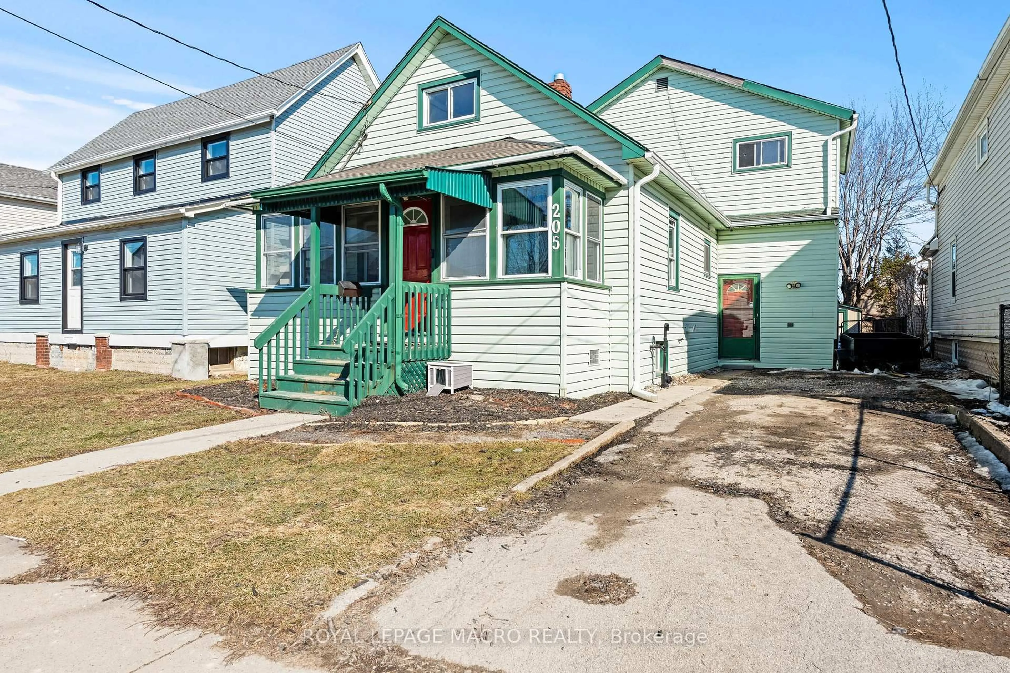 Home with vinyl exterior material, street for 205 Mitchell St, Port Colborne Ontario L3K 1Y4