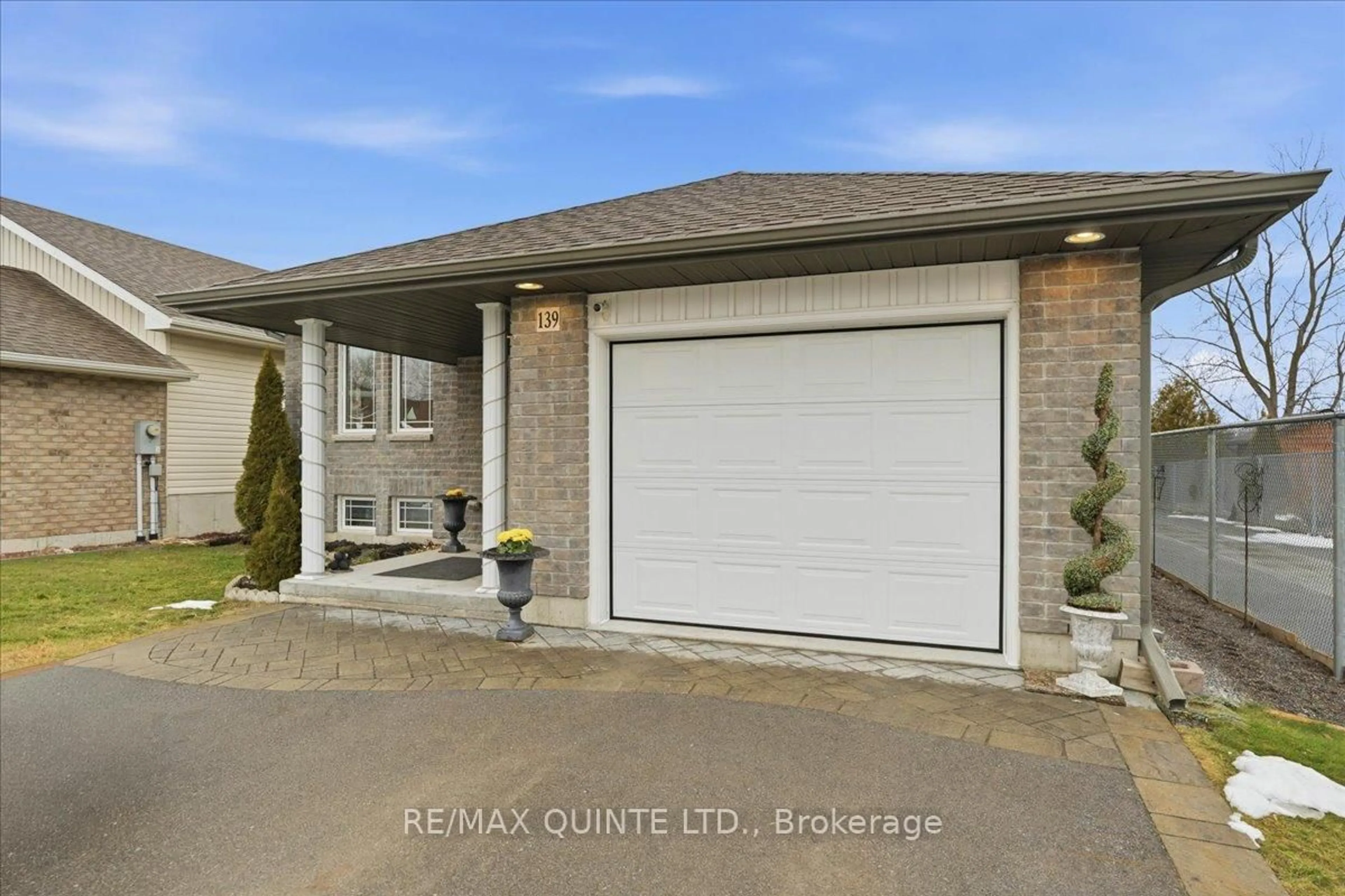 Indoor garage for 139 Greenhill Lane, Belleville Ontario K8N 0C7