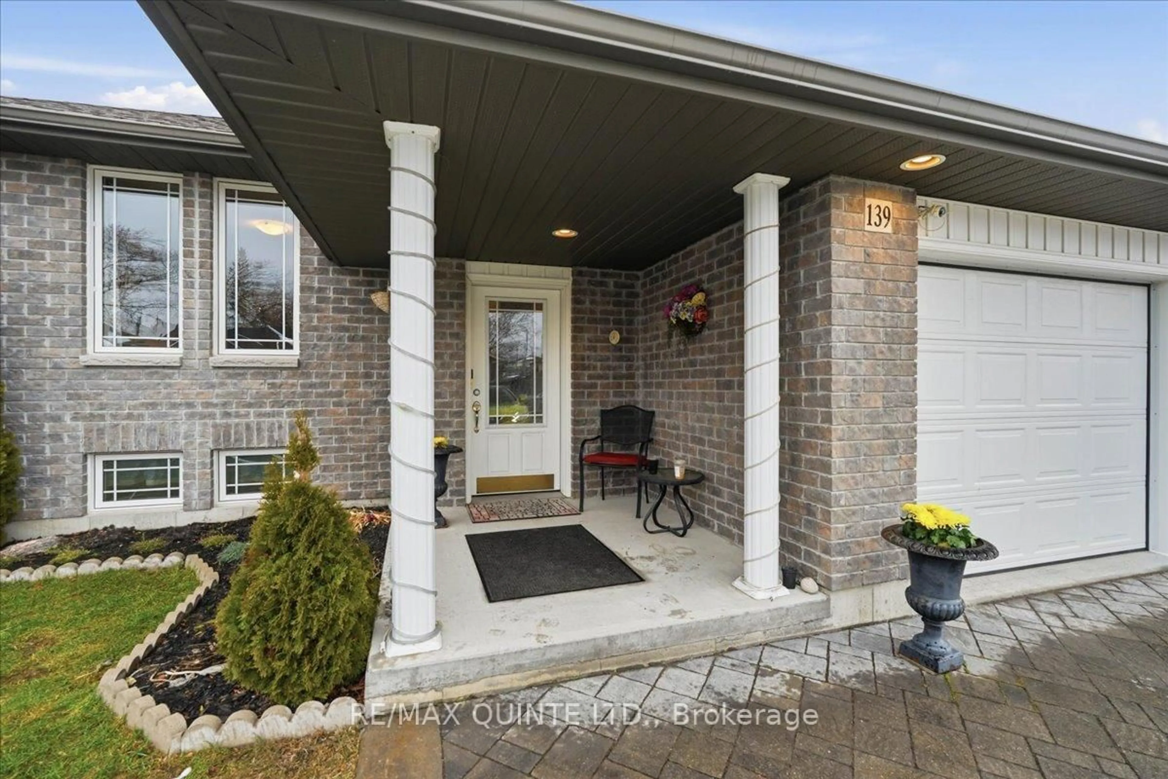 Indoor entryway for 139 Greenhill Lane, Belleville Ontario K8N 0C7