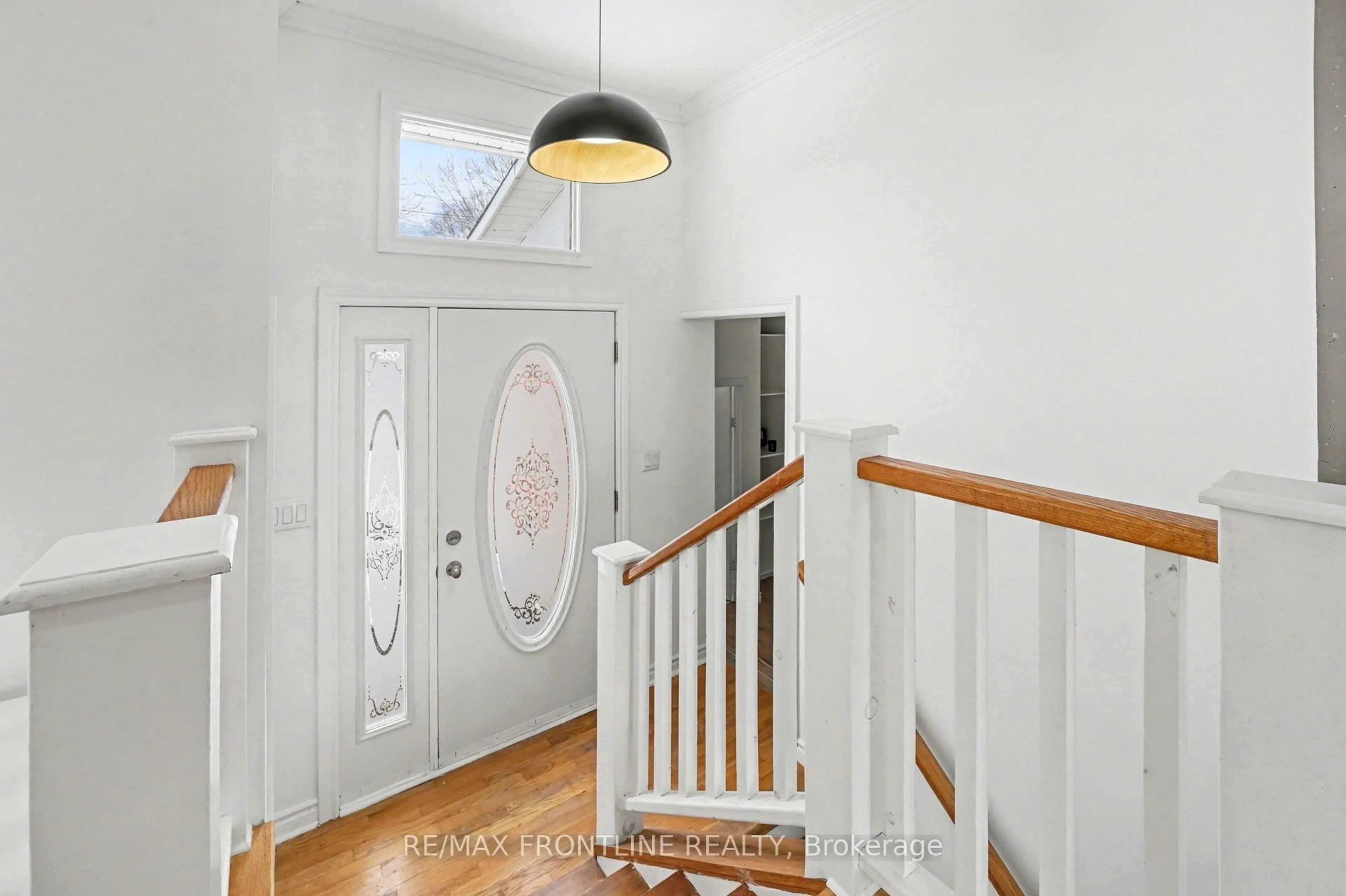 Indoor entryway for 68 Drummond St, Perth Ontario K7H 2K4