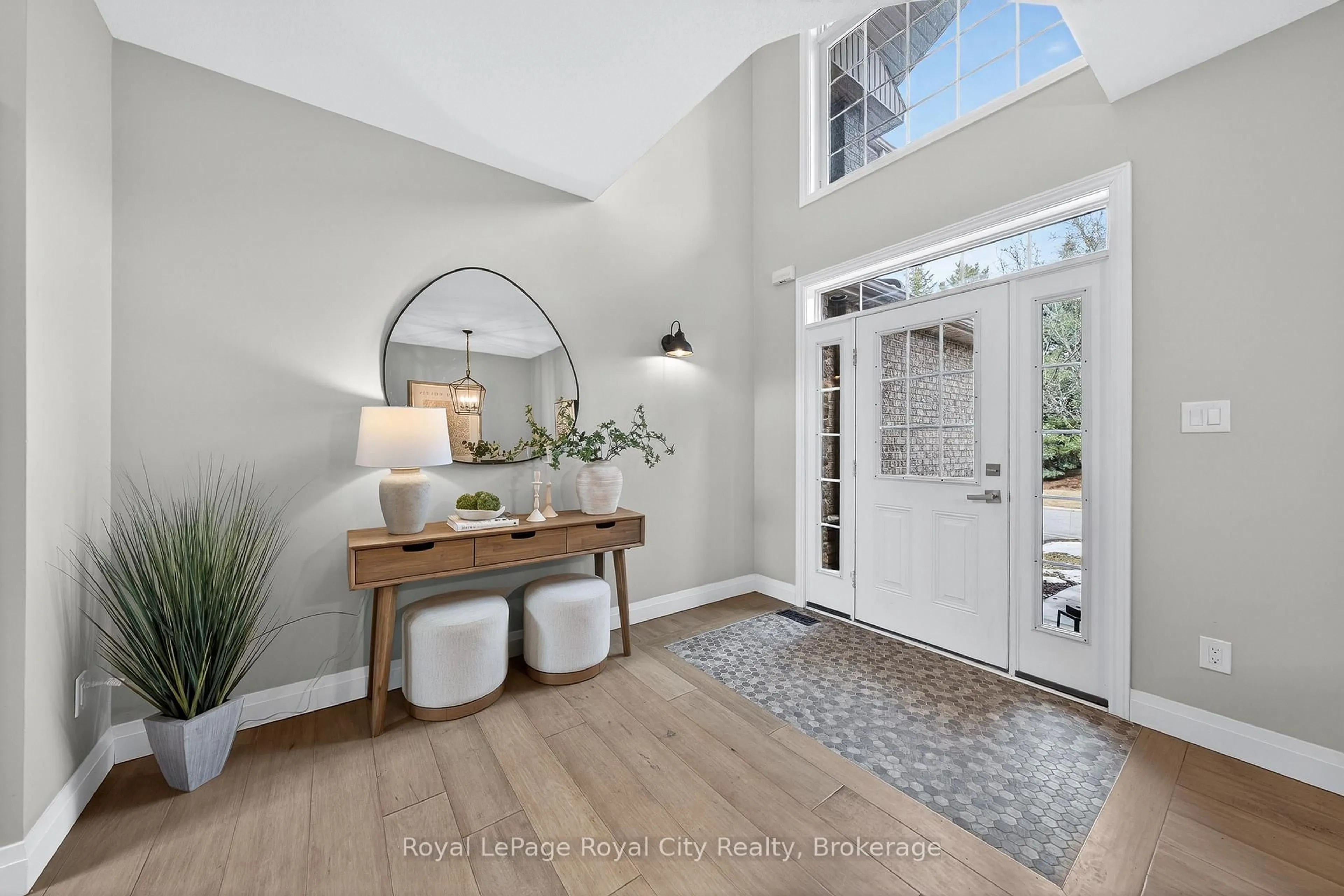 Indoor entryway for 254 Summerfield Dr #3, Guelph Ontario N1L 1R4