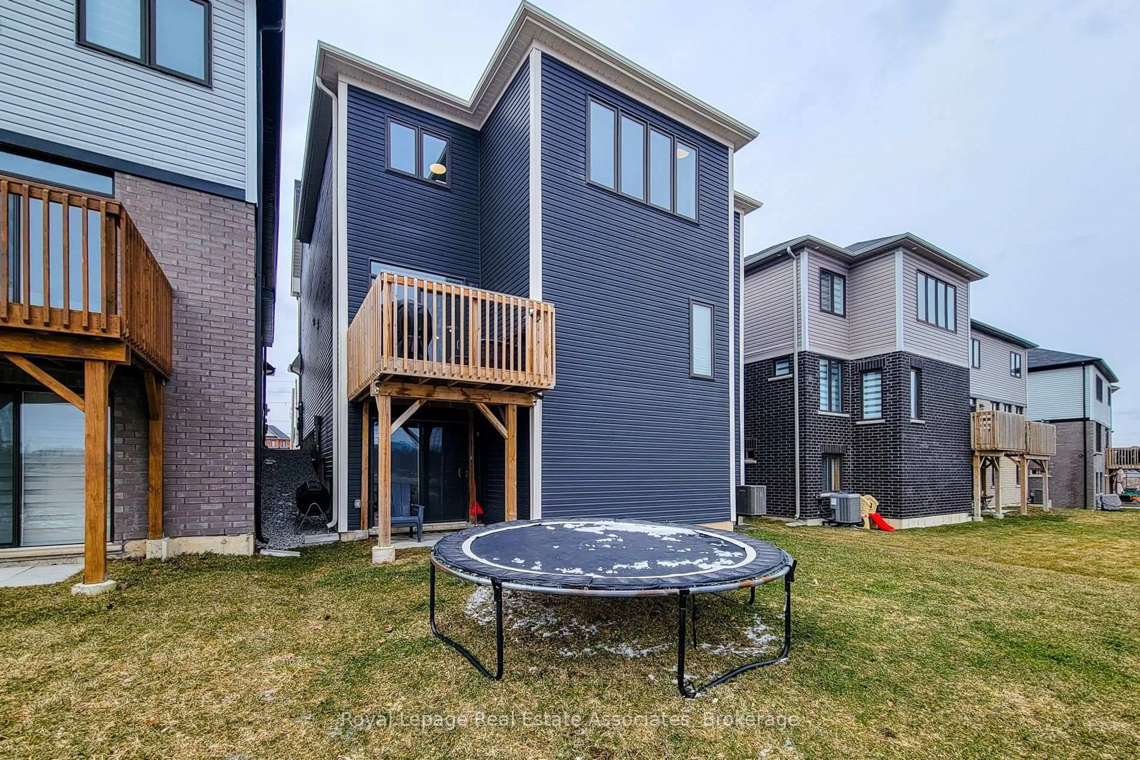 Patio, unknown for 10 Castro Lane, Haldimand Ontario N3W 0G9