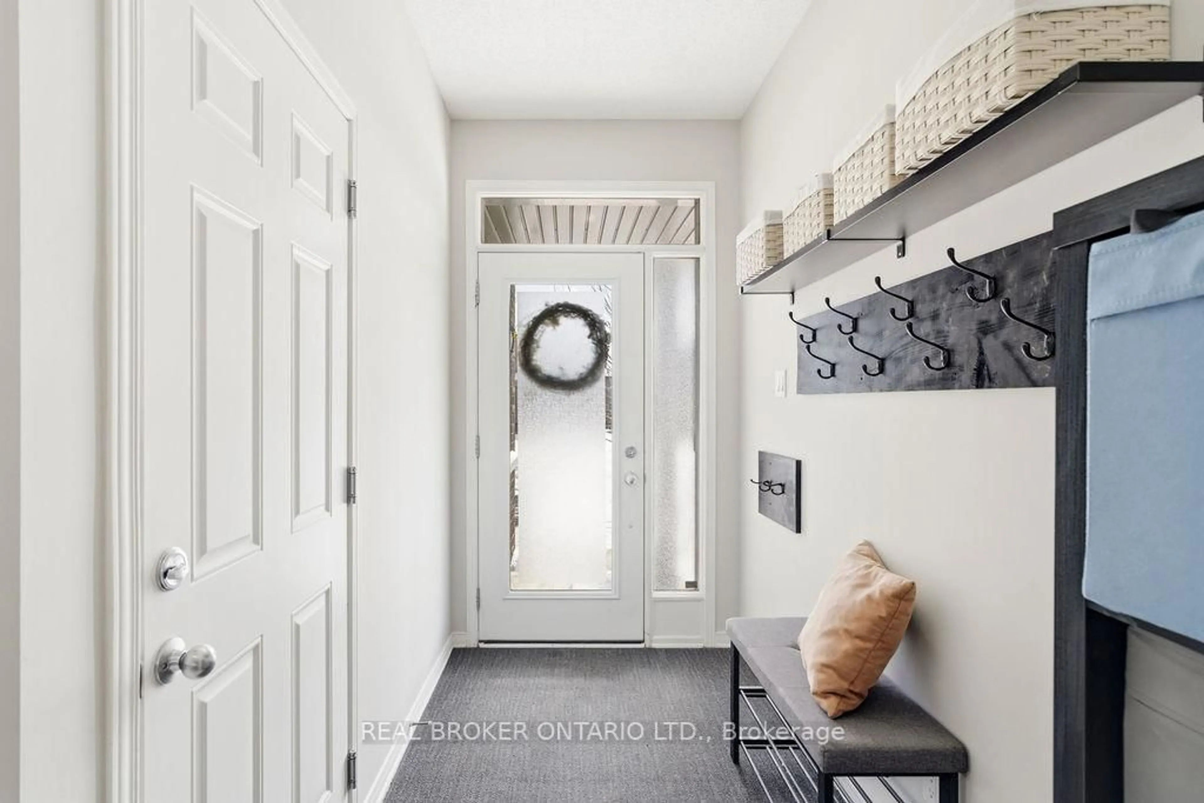 Indoor entryway for 164 Onyx Cres, Clarence-Rockland Ontario K4K 1P6