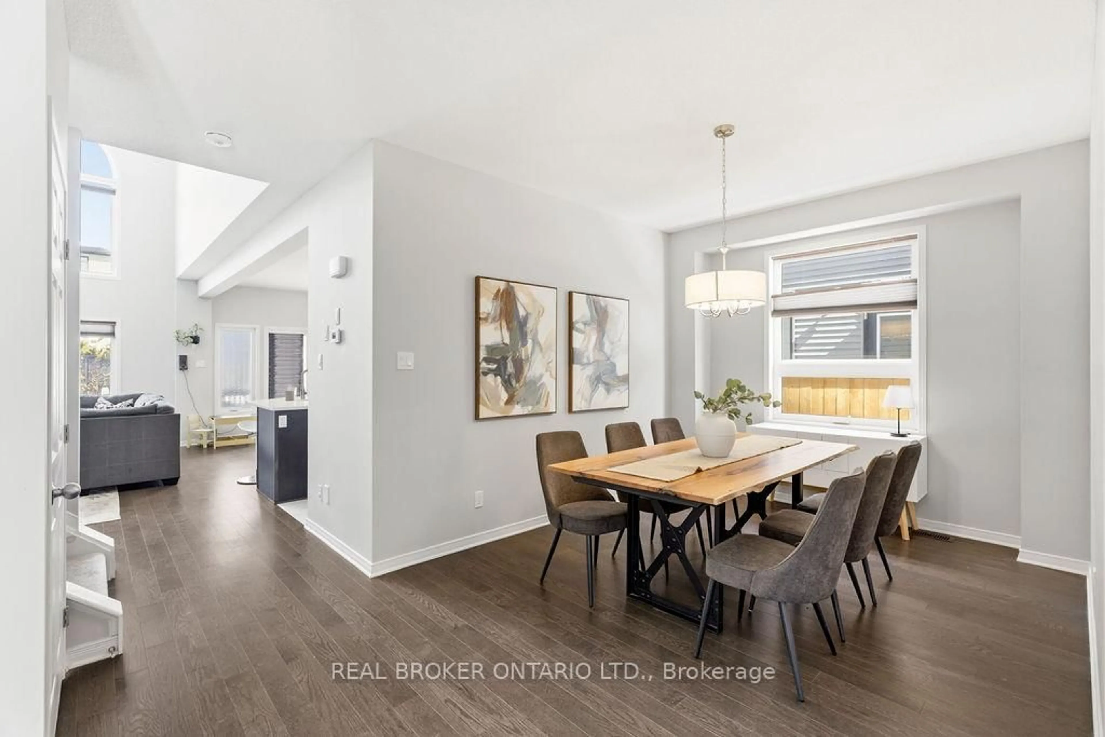 Dining room, wood/laminate floor for 164 Onyx Cres, Clarence-Rockland Ontario K4K 1P6